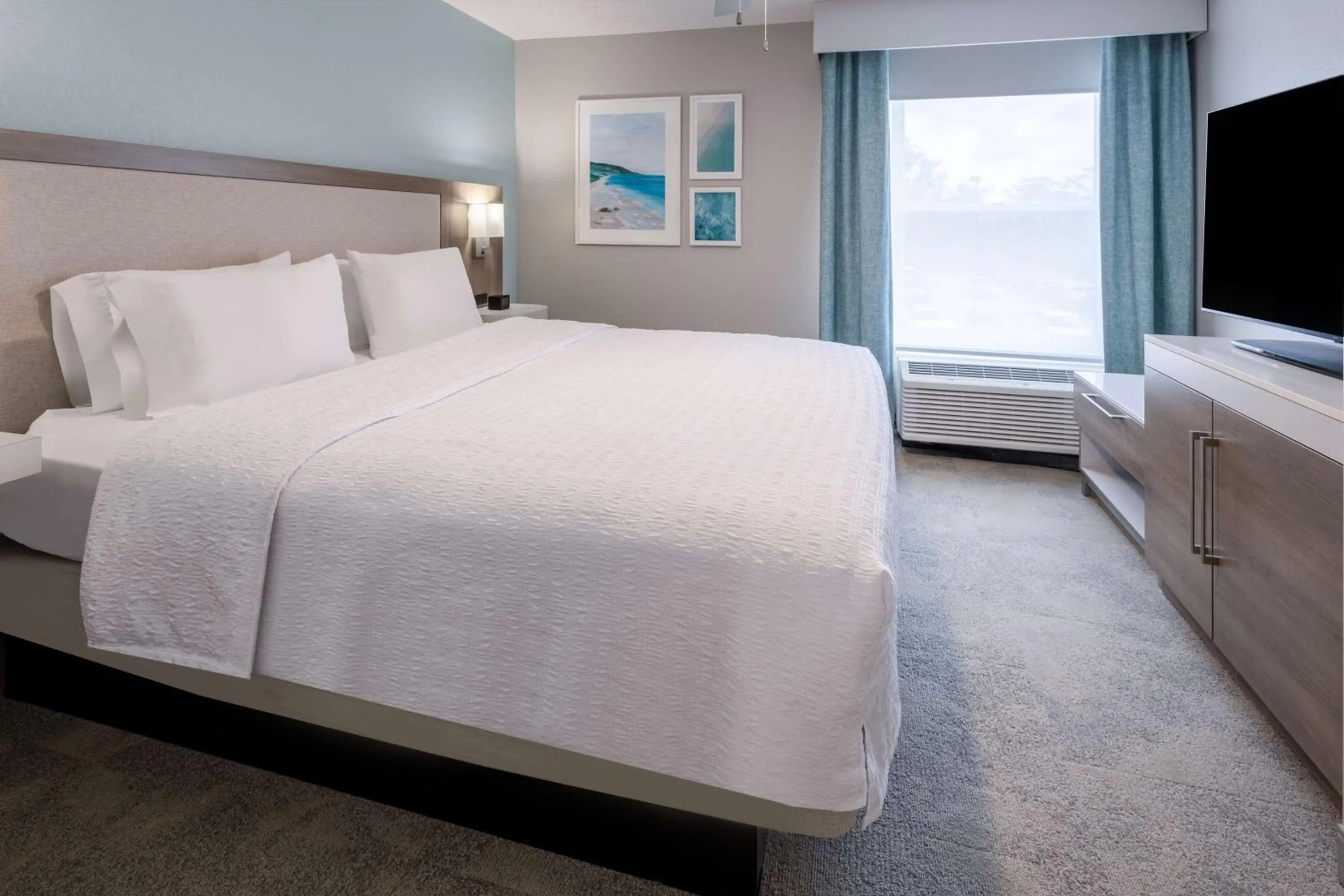 Bed in Hampton Inn & Suites Venice Bayside South Sarasota