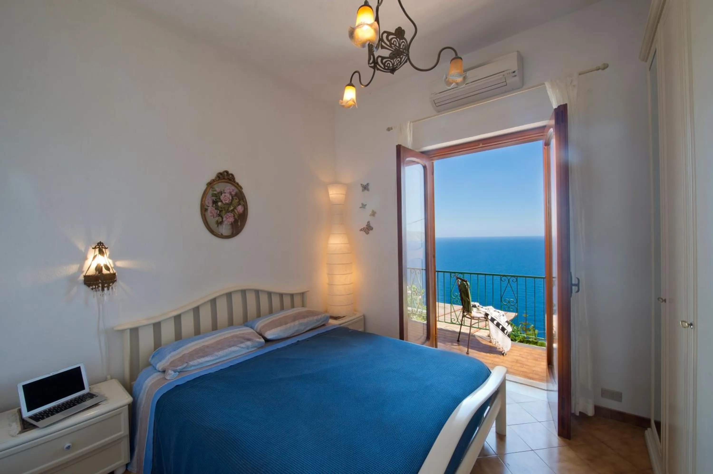 View (from property/room), Bed in Mon Amour Praiano