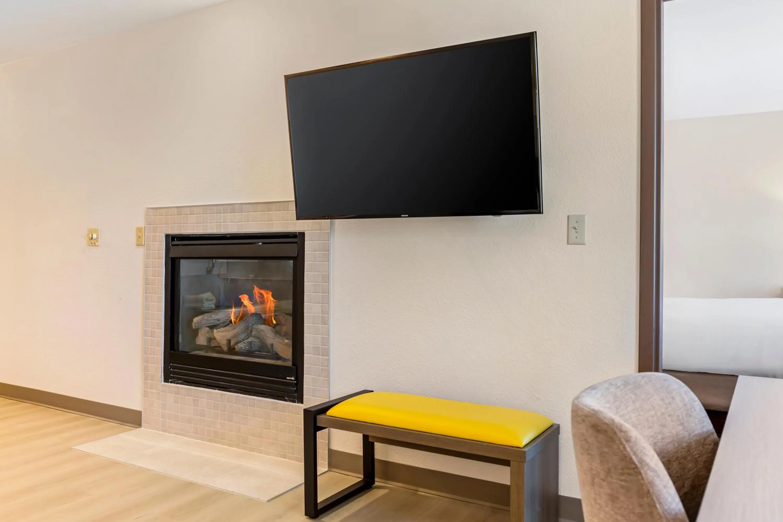 TV and multimedia in Comfort Inn & Suites Rapid City near Mt Rushmore