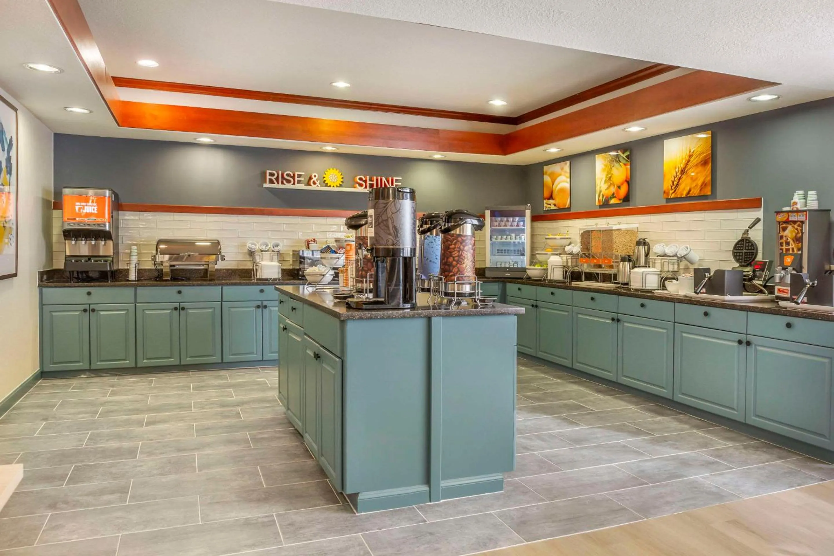 Breakfast in Comfort Inn & Suites Rapid City near Mt Rushmore