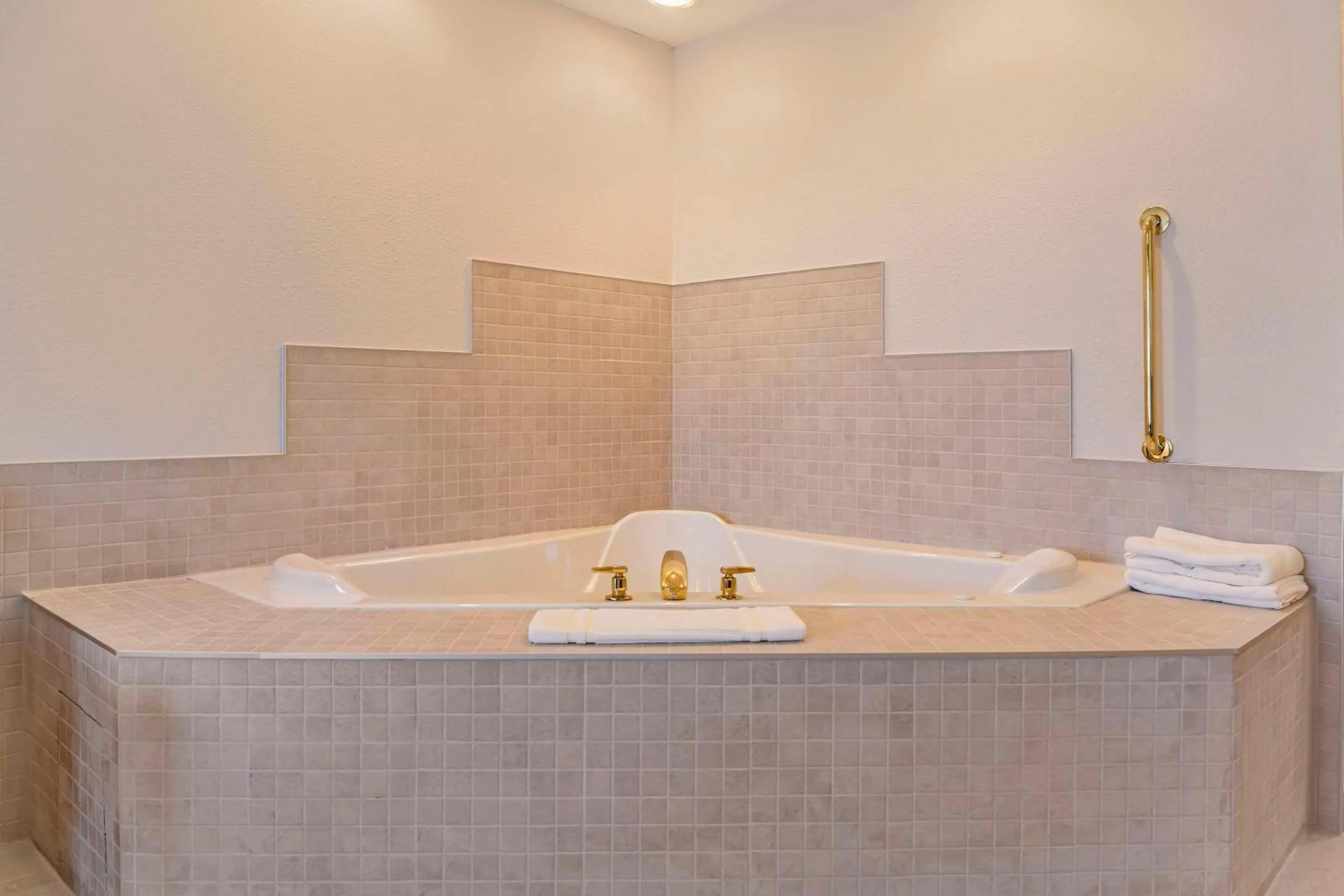 Bedroom in Comfort Inn & Suites Rapid City near Mt Rushmore