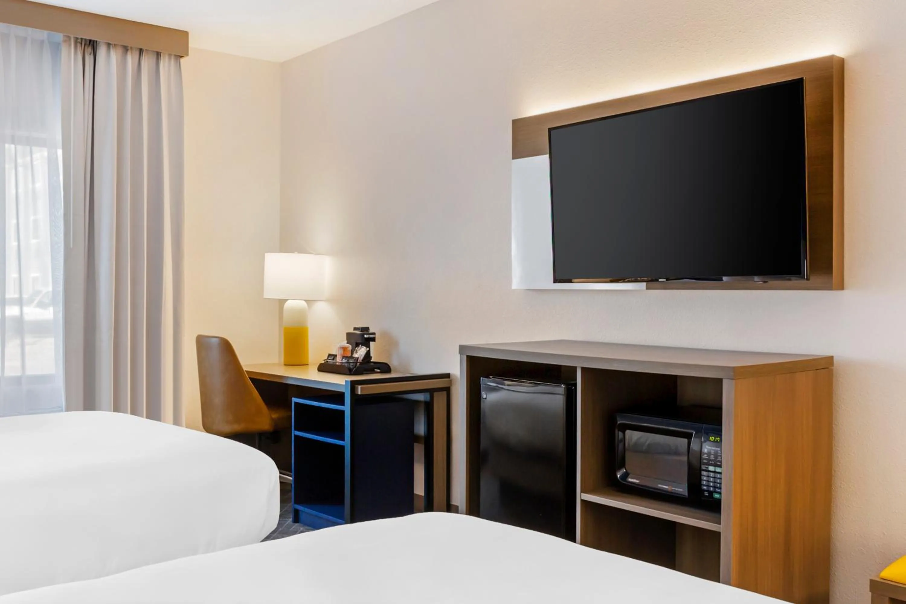 TV and multimedia, Bed in Comfort Inn & Suites Rapid City near Mt Rushmore