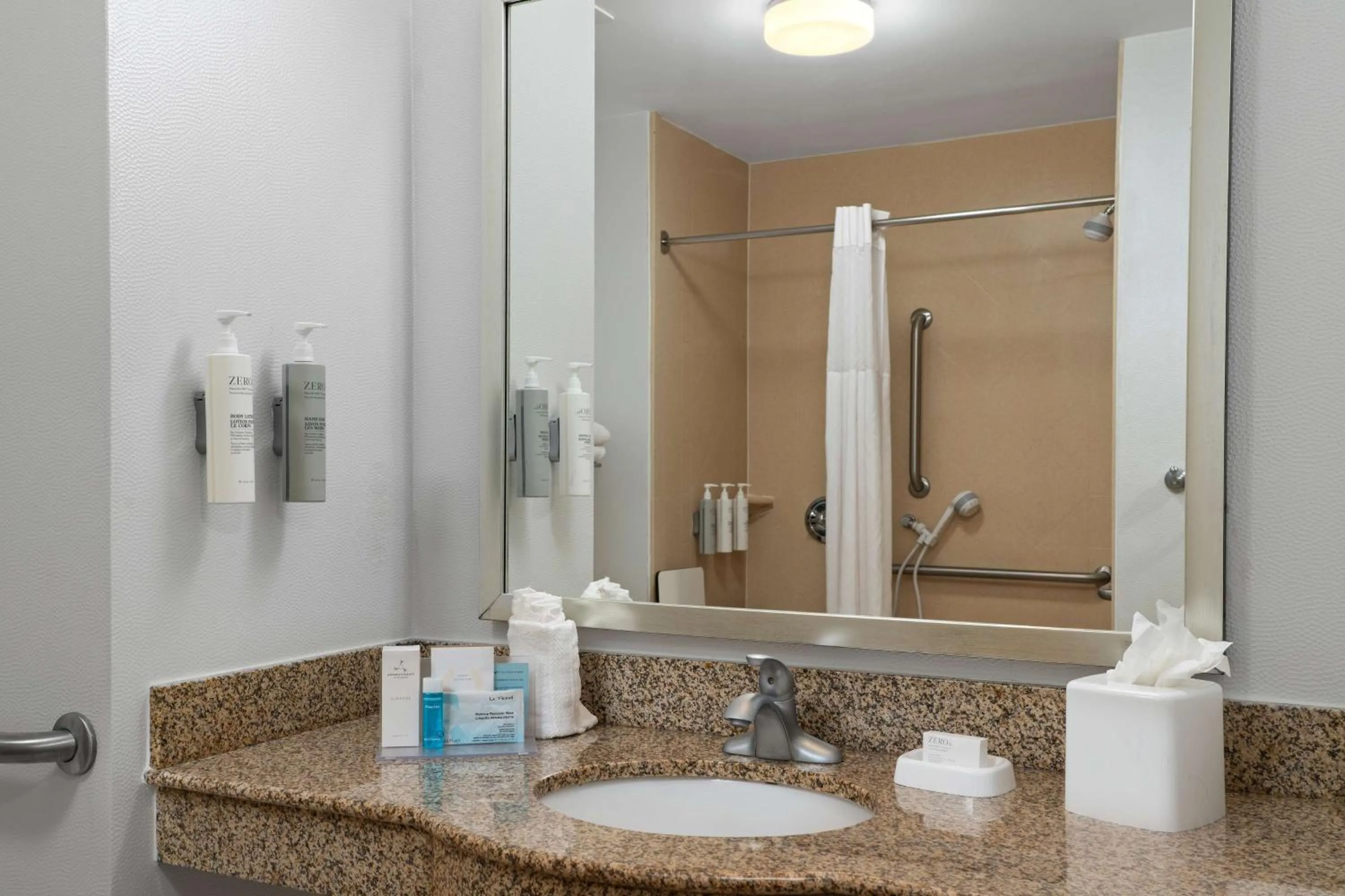 Bathroom in Hampton Inn South Kingstown - Newport Area