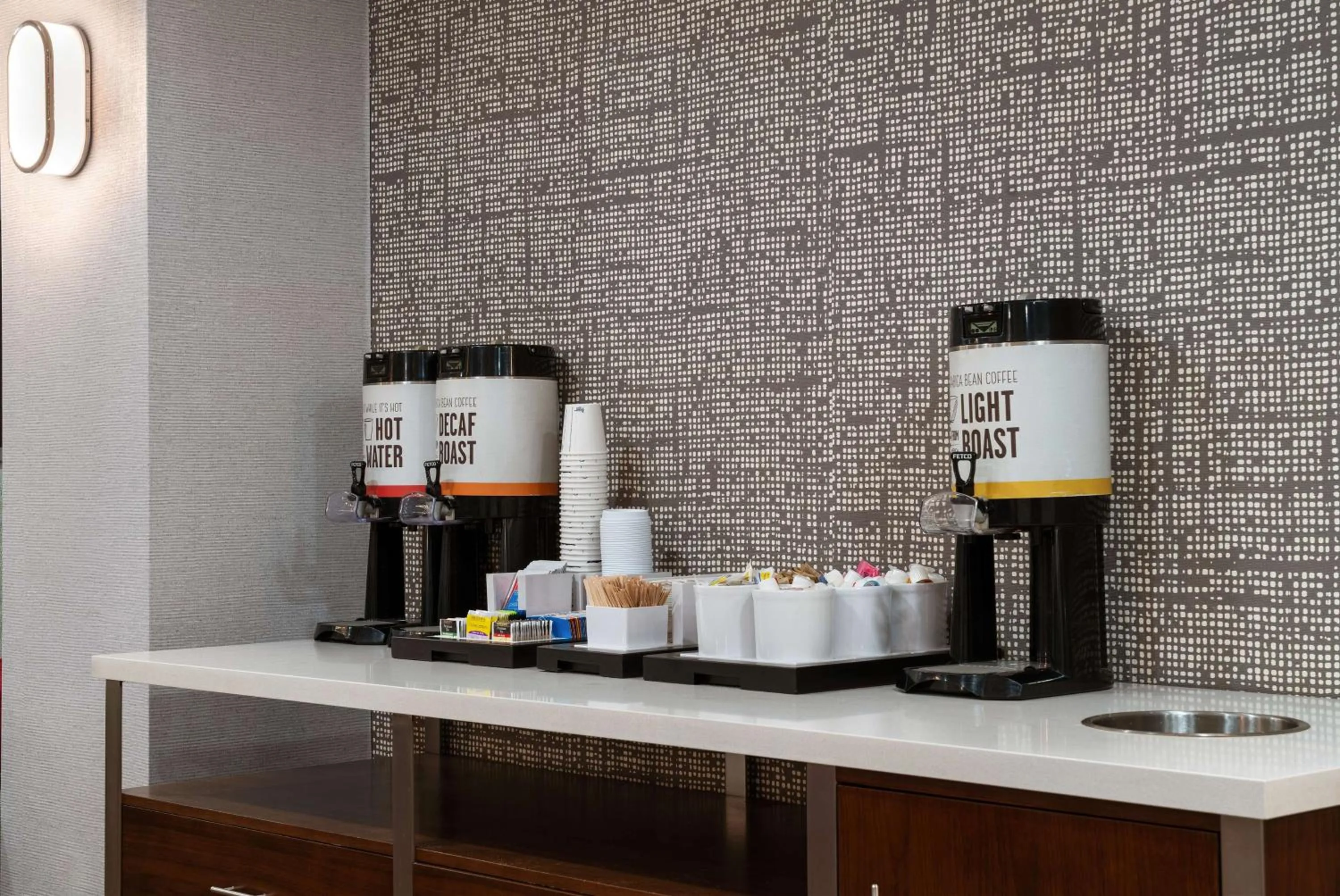 Dining area in Hampton Inn South Kingstown - Newport Area