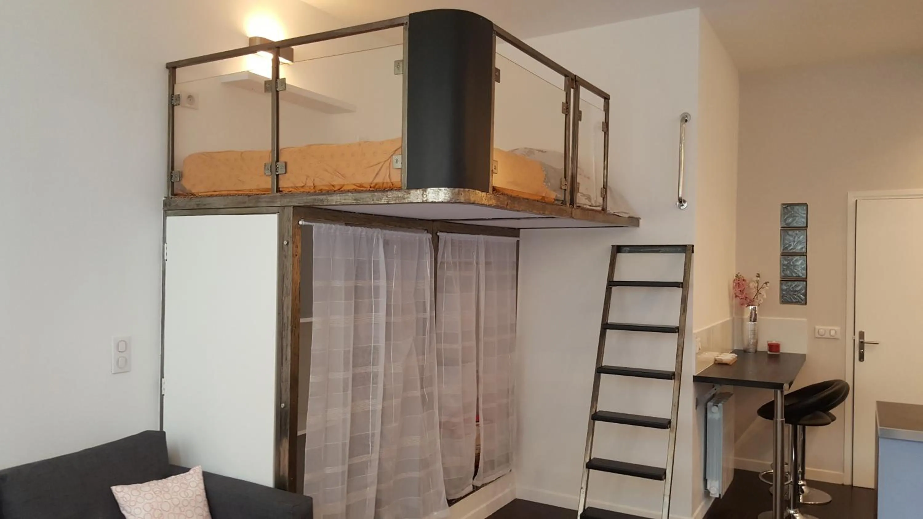 Bed in Le Marnois-Centre Ville