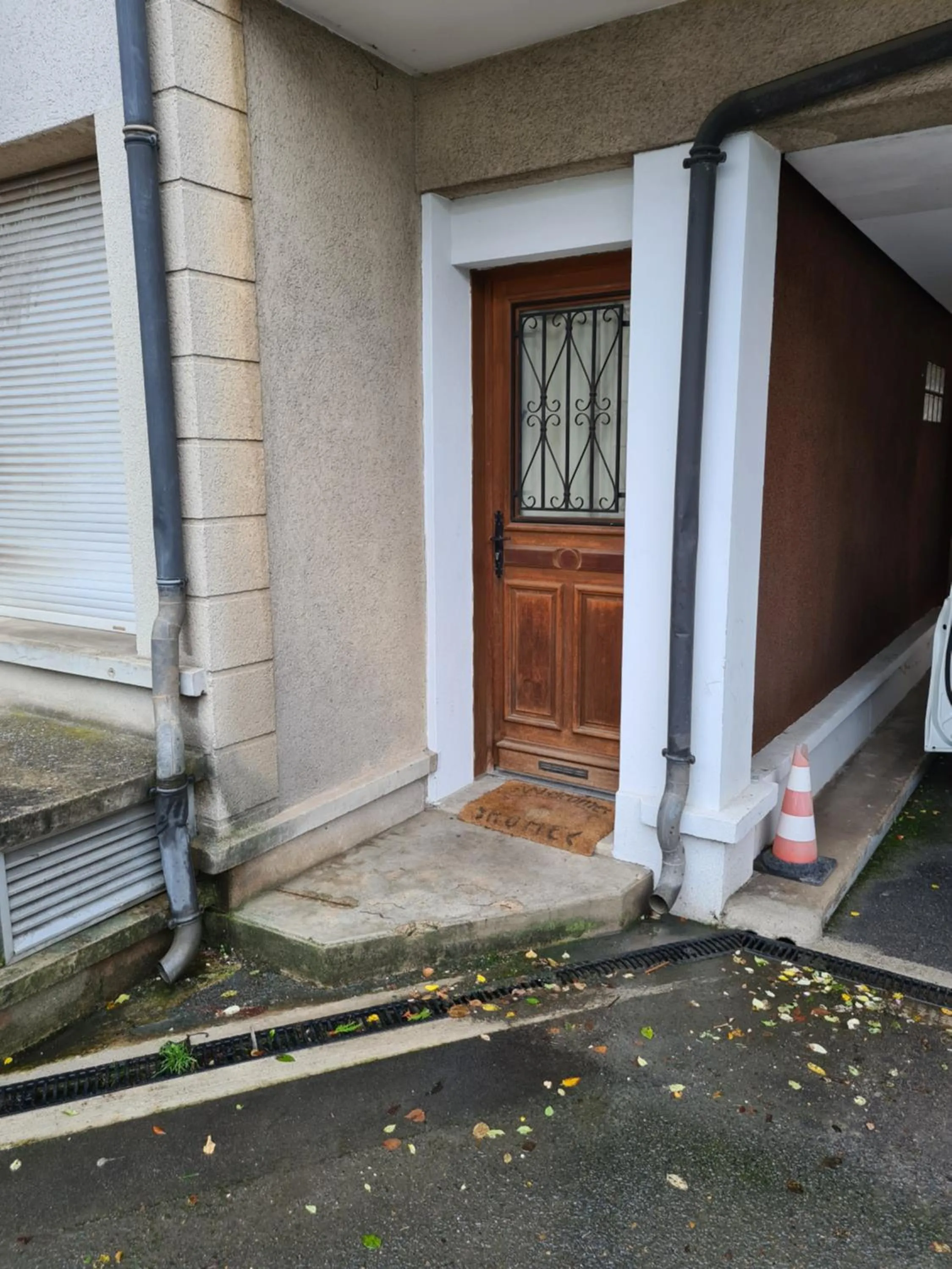 Facade/entrance in Le Marnois-Centre Ville