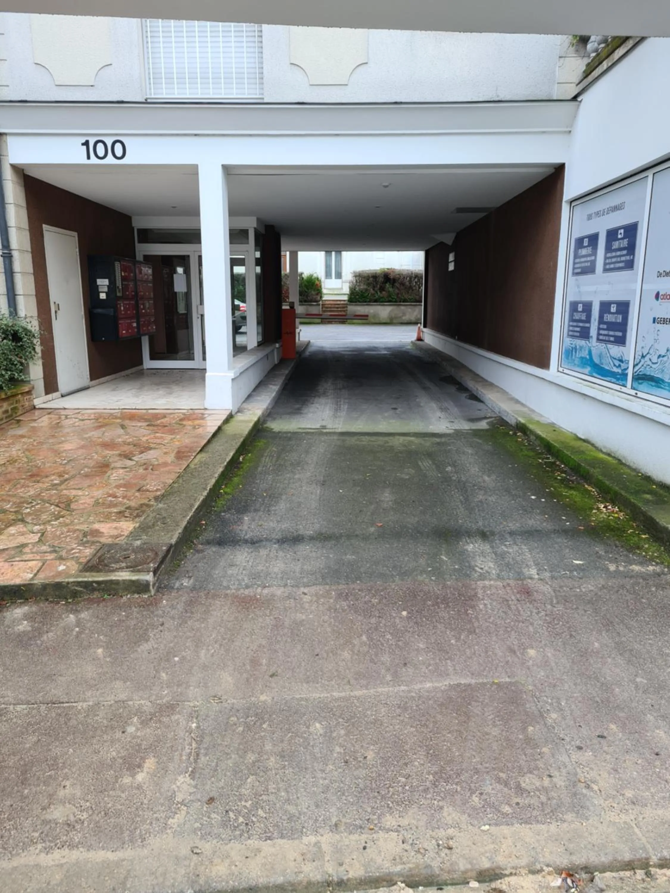 Facade/entrance in Le Marnois-Centre Ville