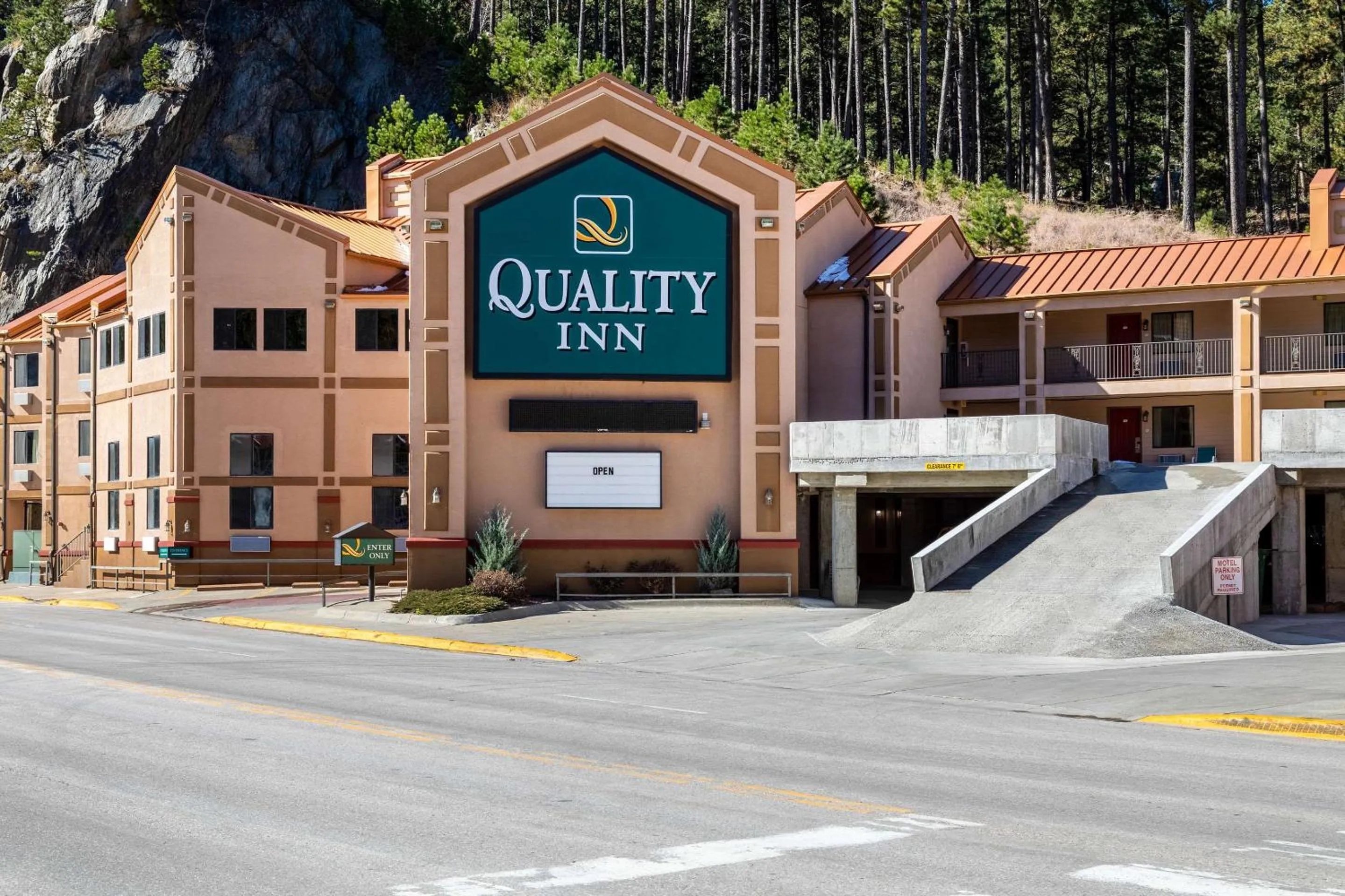 Property building in Quality Inn Keystone near Mount Rushmore