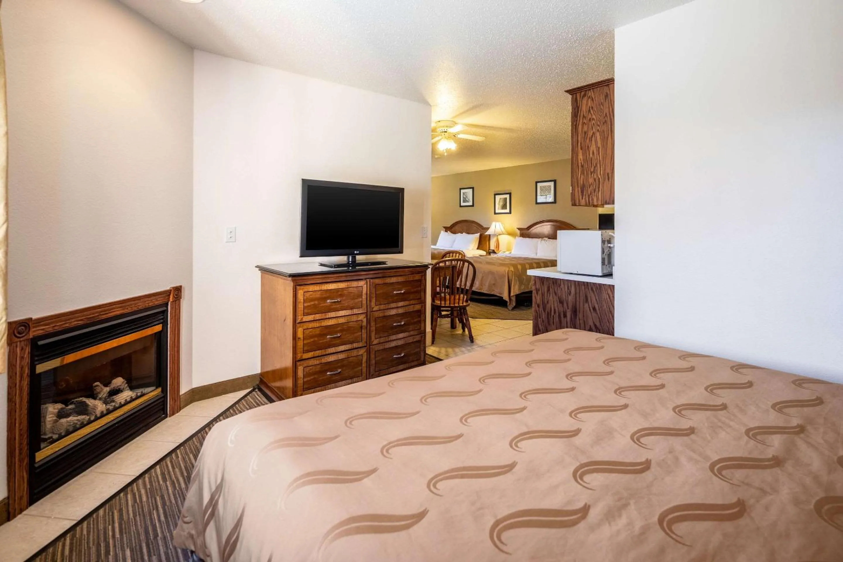 Photo of the whole room, Bed in Quality Inn Keystone near Mount Rushmore