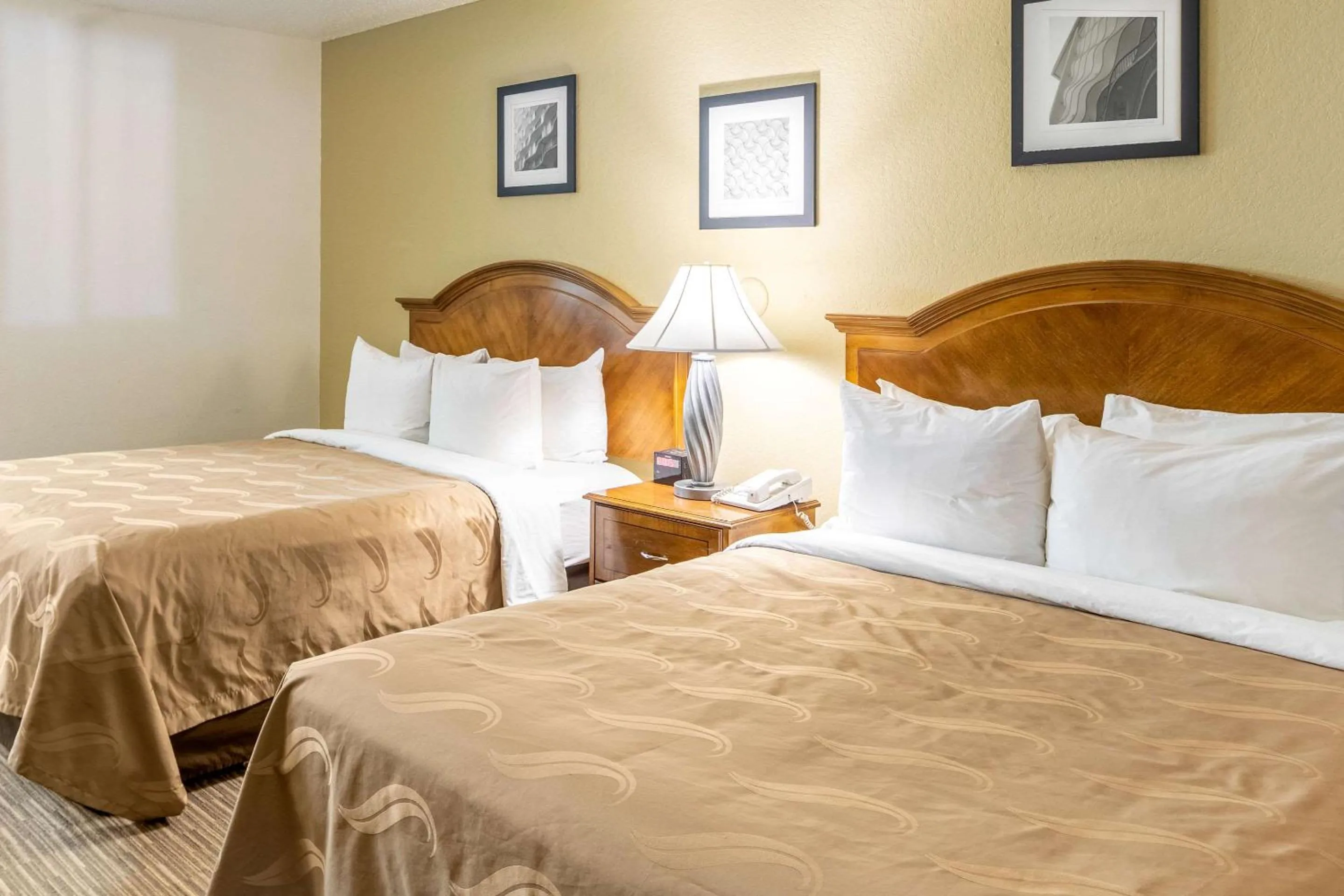 Photo of the whole room, Bed in Quality Inn Keystone near Mount Rushmore