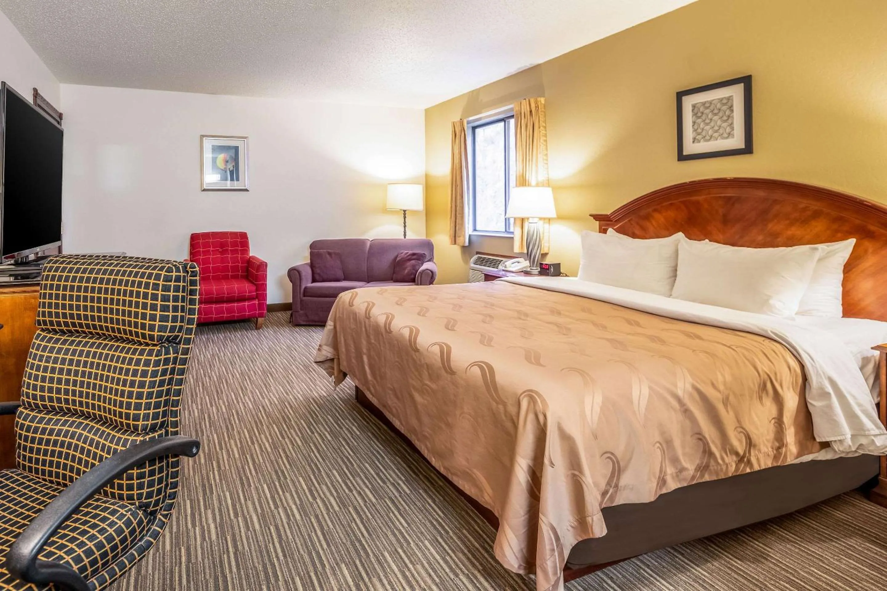 Photo of the whole room, Bed in Quality Inn Keystone near Mount Rushmore