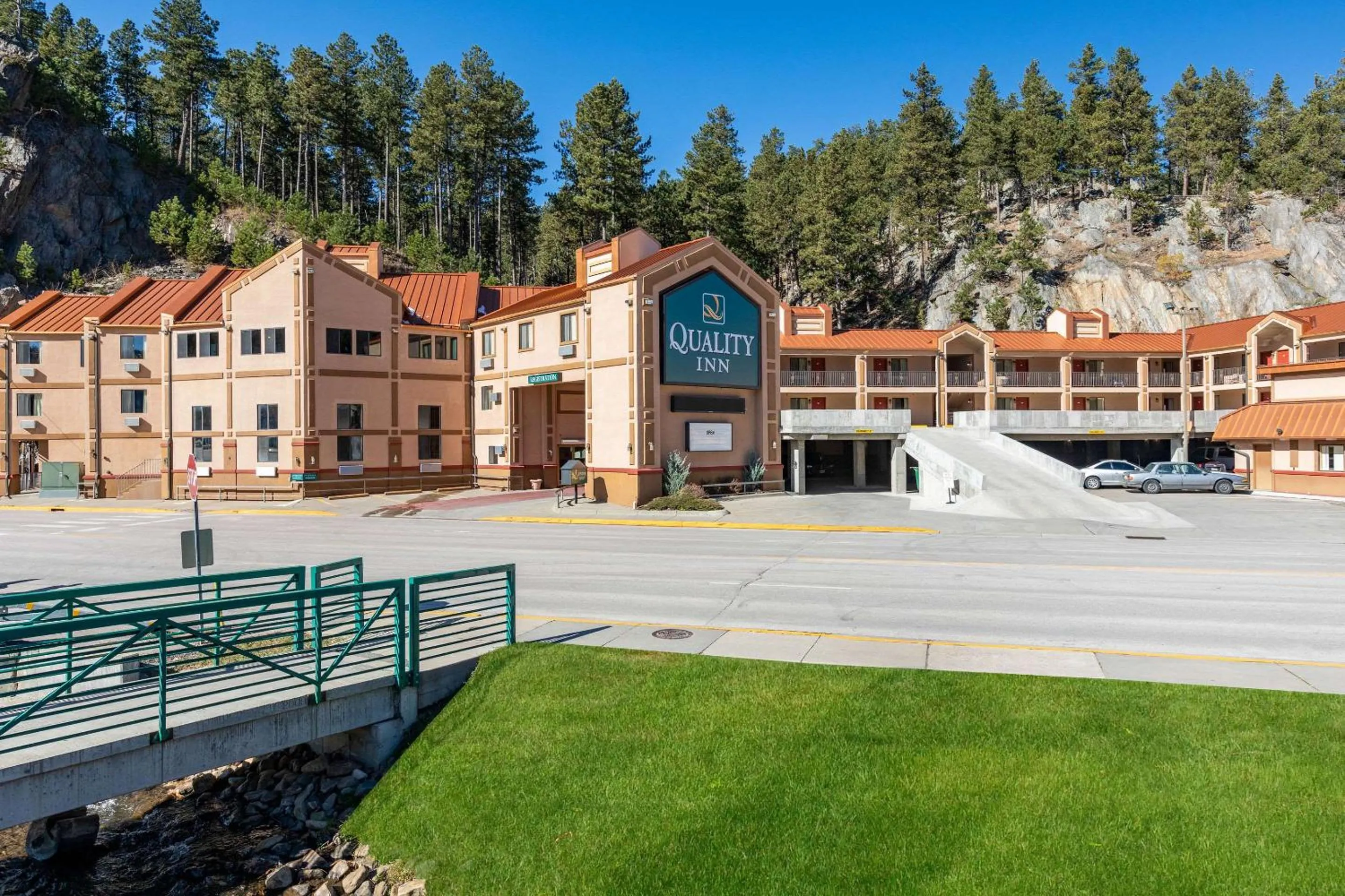 Property building in Quality Inn Keystone near Mount Rushmore