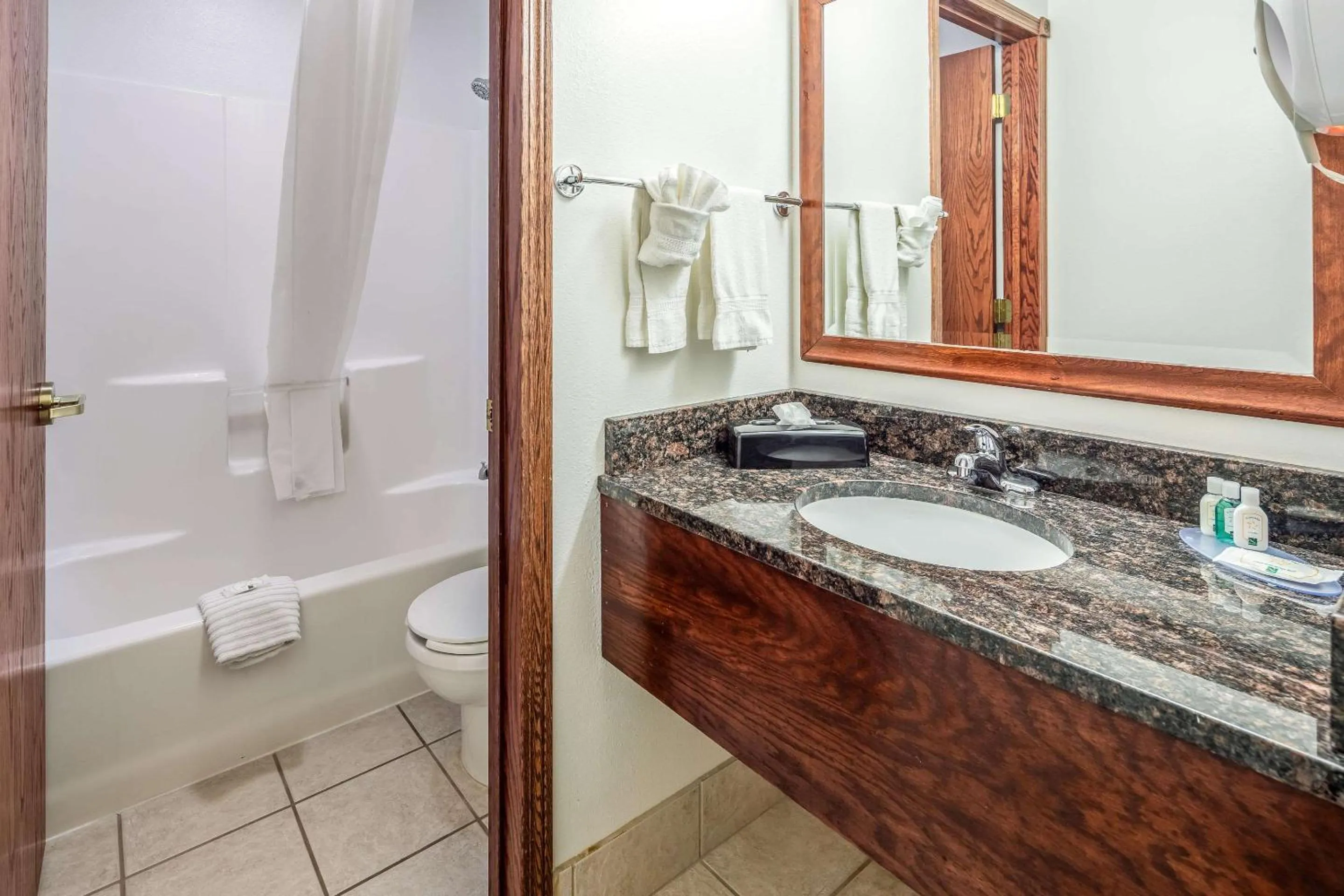 Bathroom in Quality Inn Keystone near Mount Rushmore