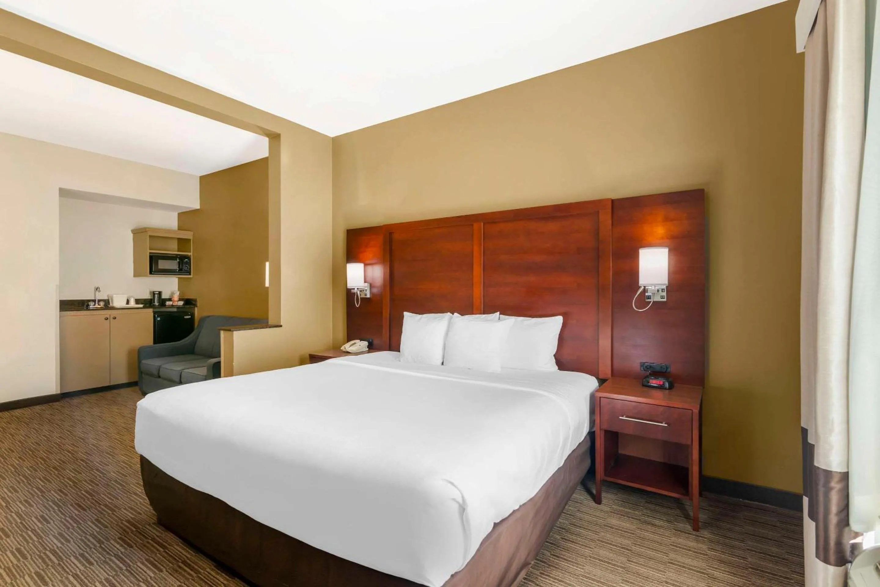 Bedroom, Bed in Comfort Inn & Suites