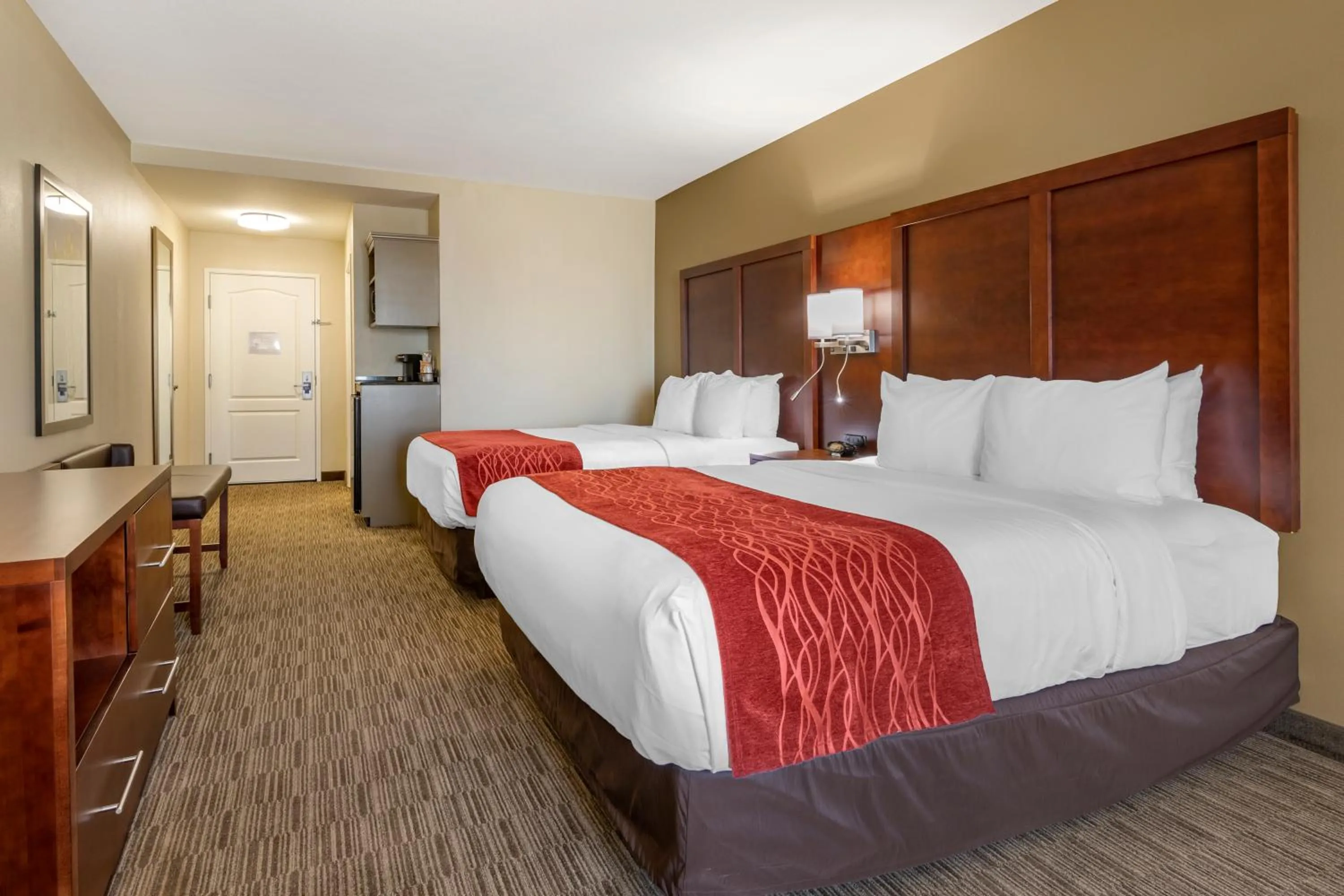 Photo of the whole room, Bed in Comfort Inn & Suites