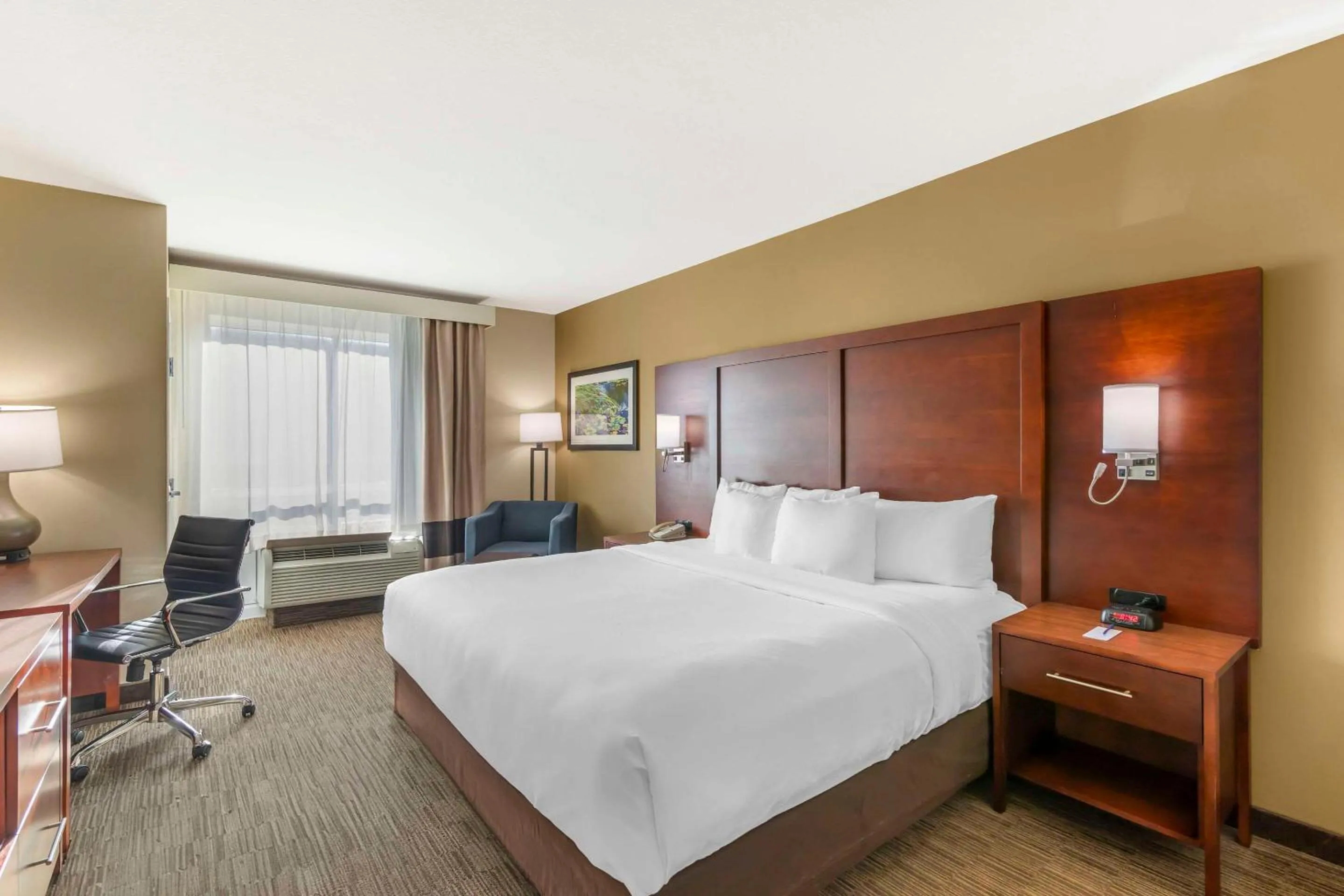 Bedroom, Bed in Comfort Inn & Suites