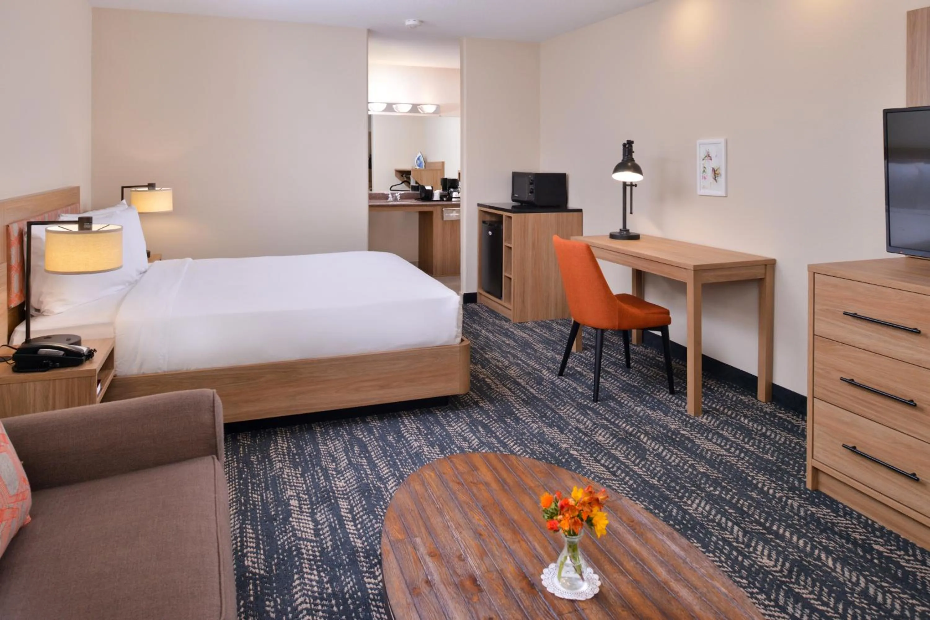 Bed in La Fuente Inn & Suites