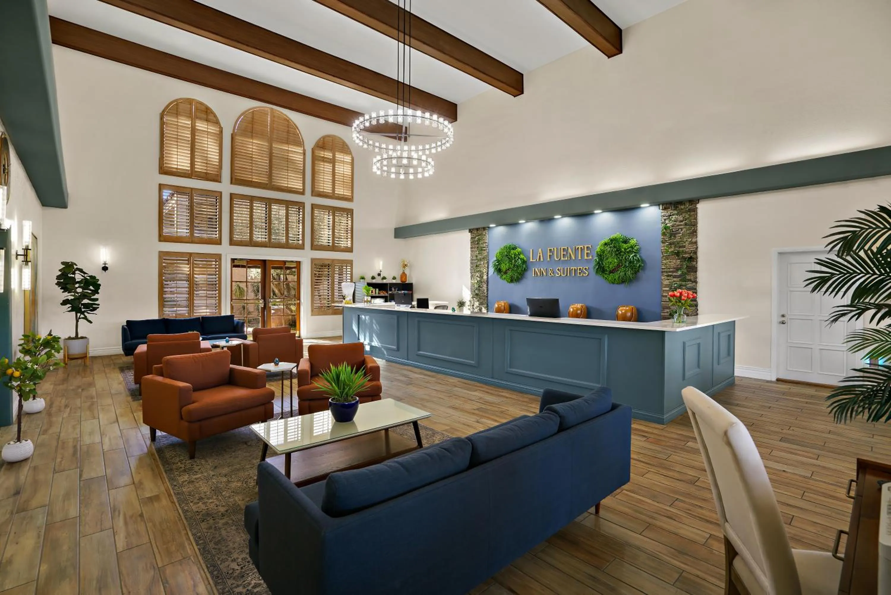 Seating area in La Fuente Inn & Suites