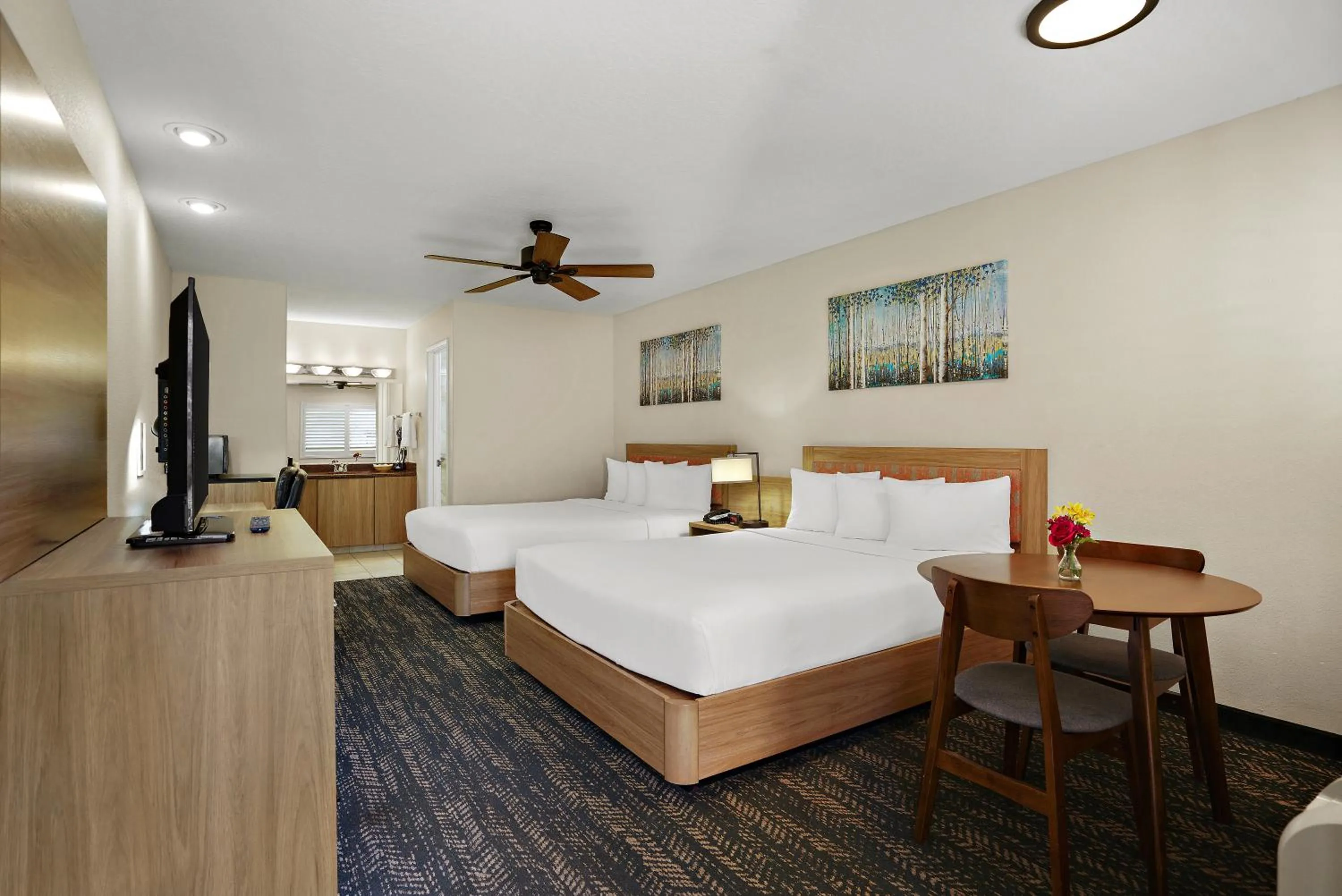 Photo of the whole room, Bed in La Fuente Inn & Suites