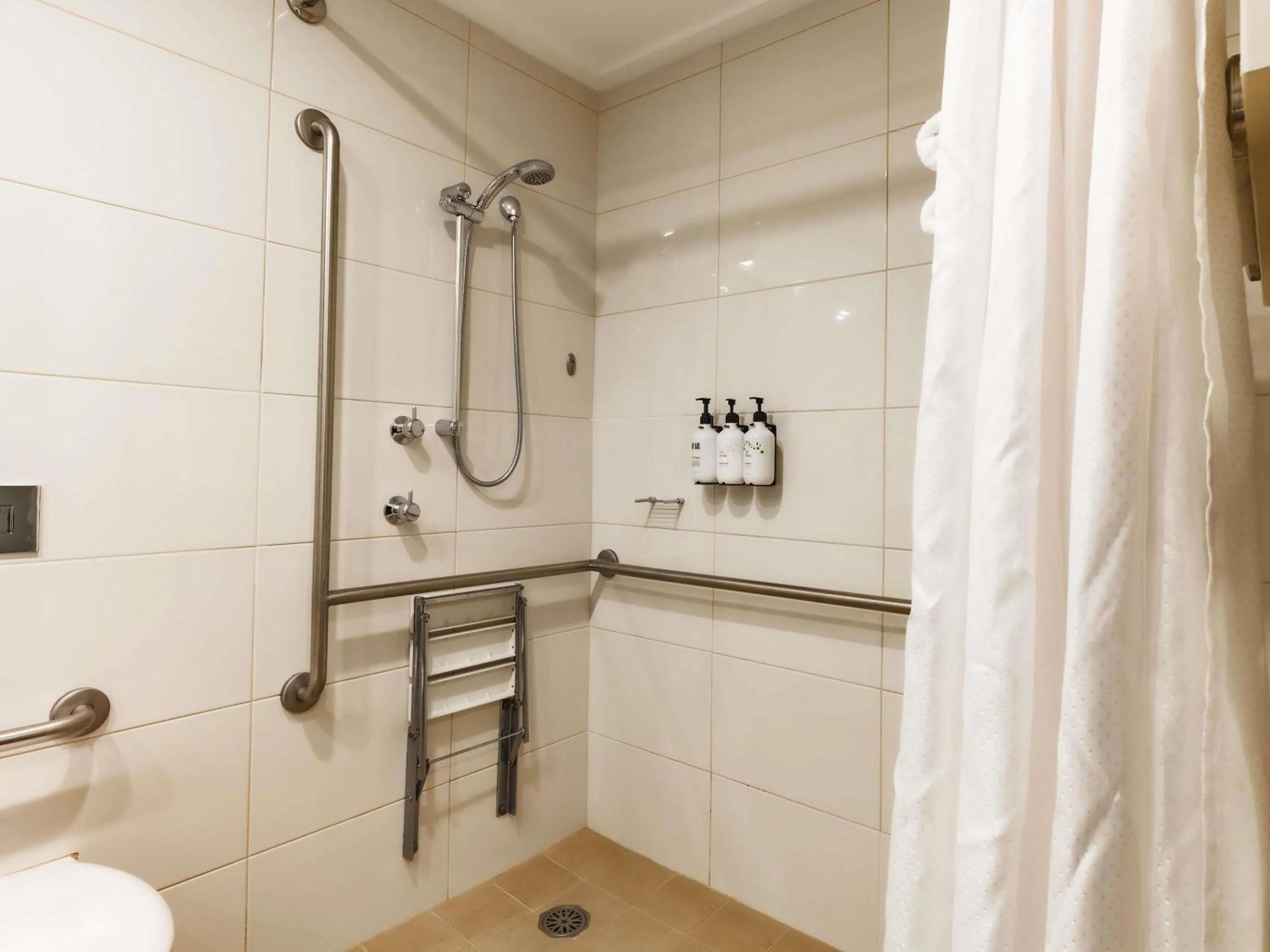 Bedroom in Fairmont Resort Blue Mountains MGallery Collection