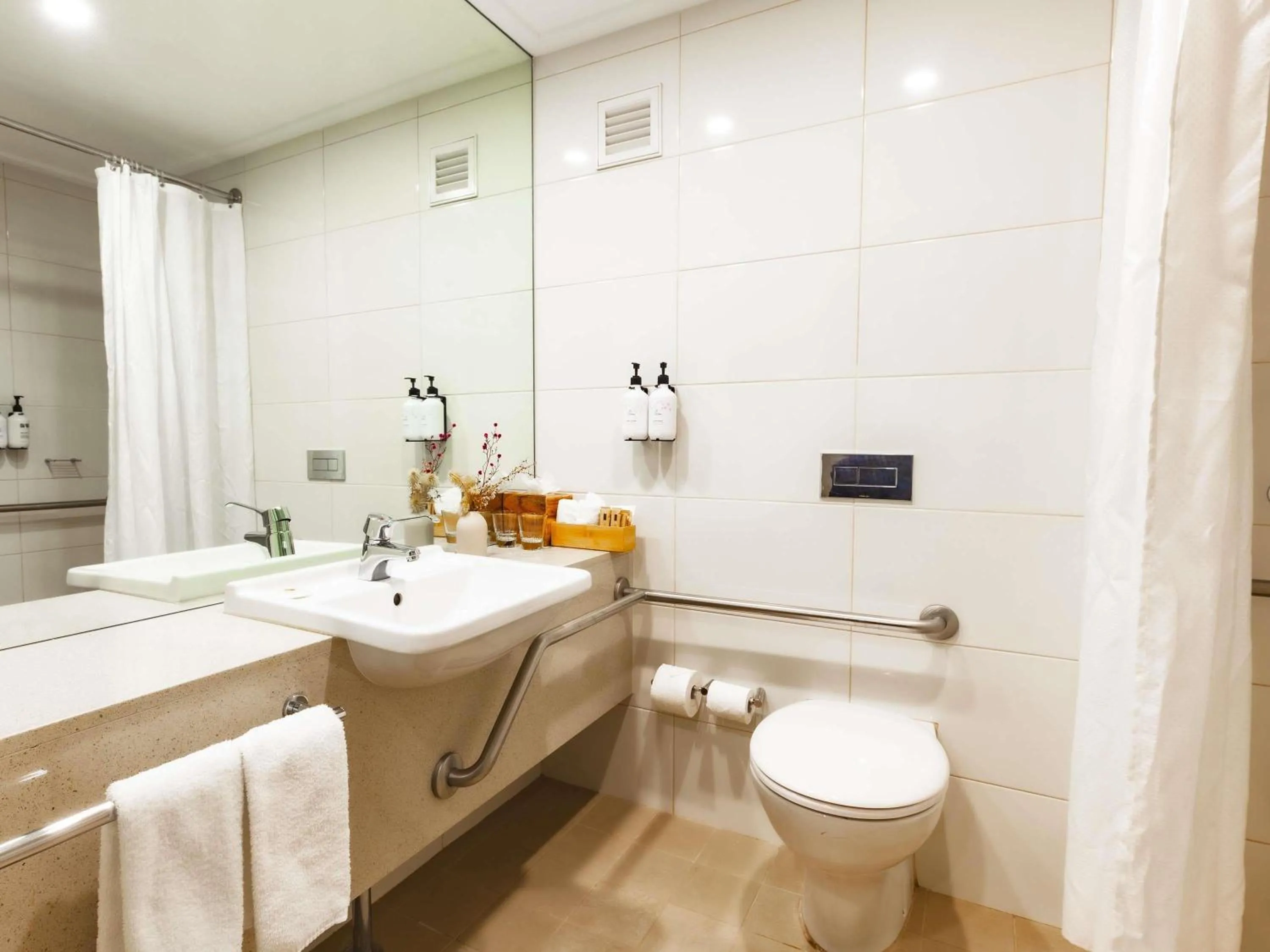 Bedroom in Fairmont Resort Blue Mountains MGallery Collection