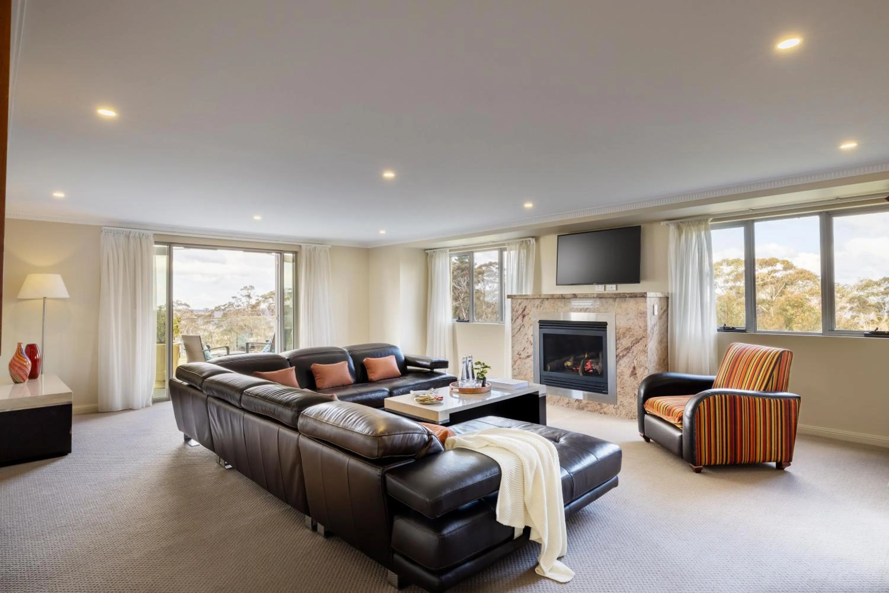 Communal lounge/ TV room in Fairmont Resort Blue Mountains MGallery Collection