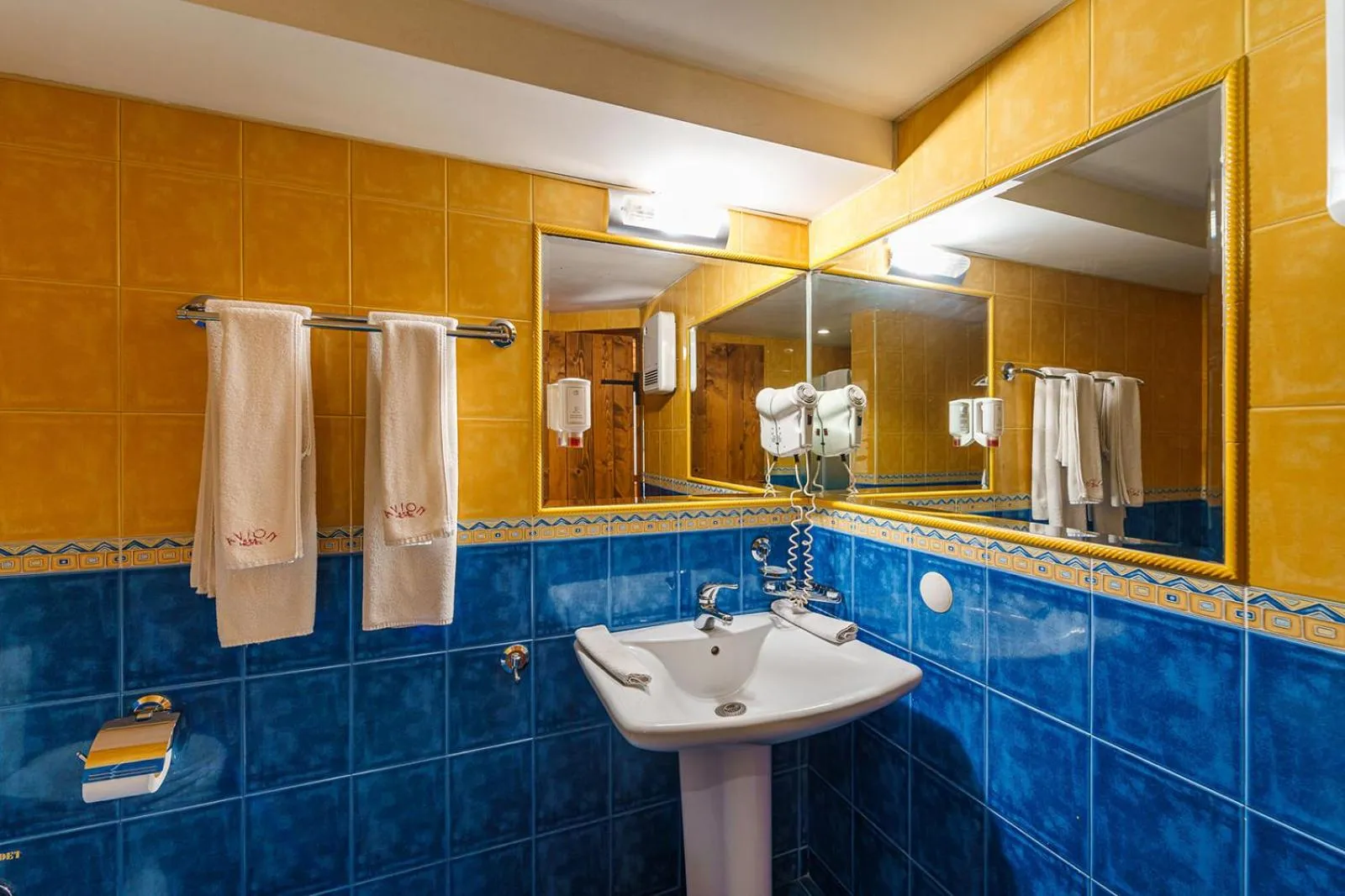 Bathroom in Hotel Avion - Self check in