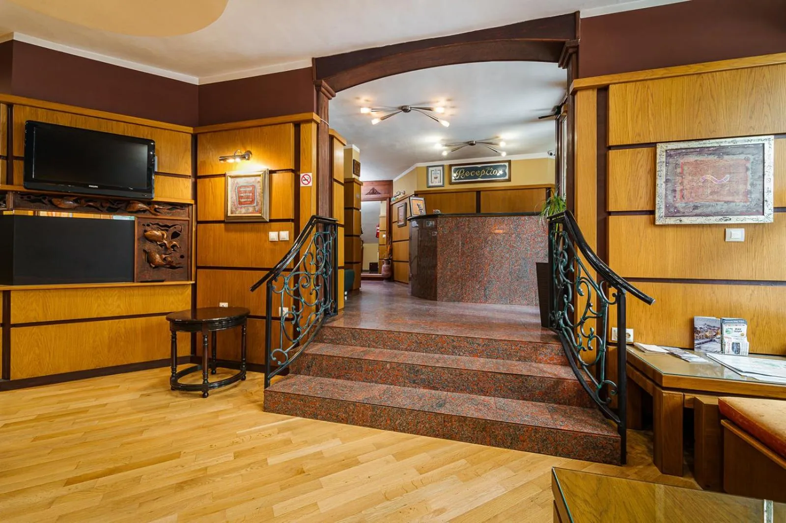 Lobby or reception in Hotel Avion - Self check in