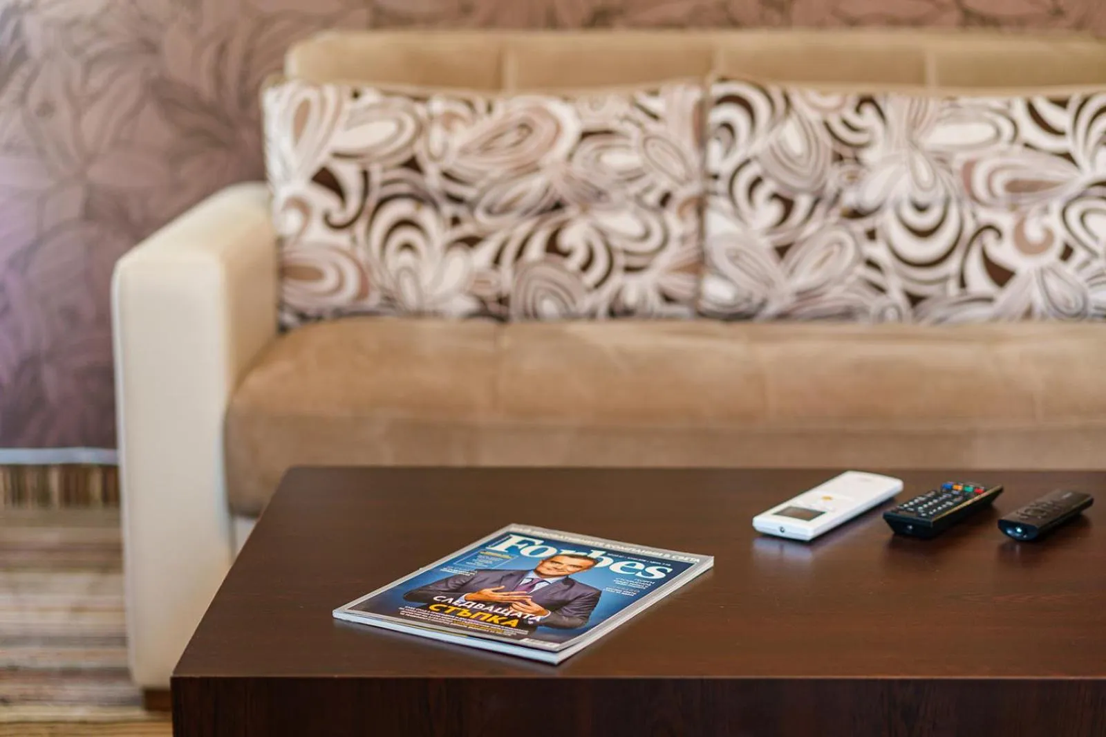 Seating area in Hotel Avion - Self check in