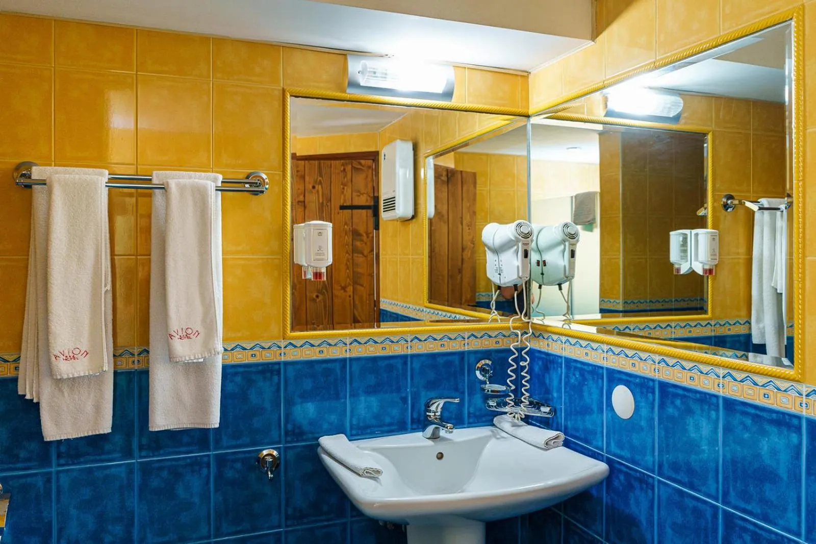 Bathroom in Hotel Avion - Self check in