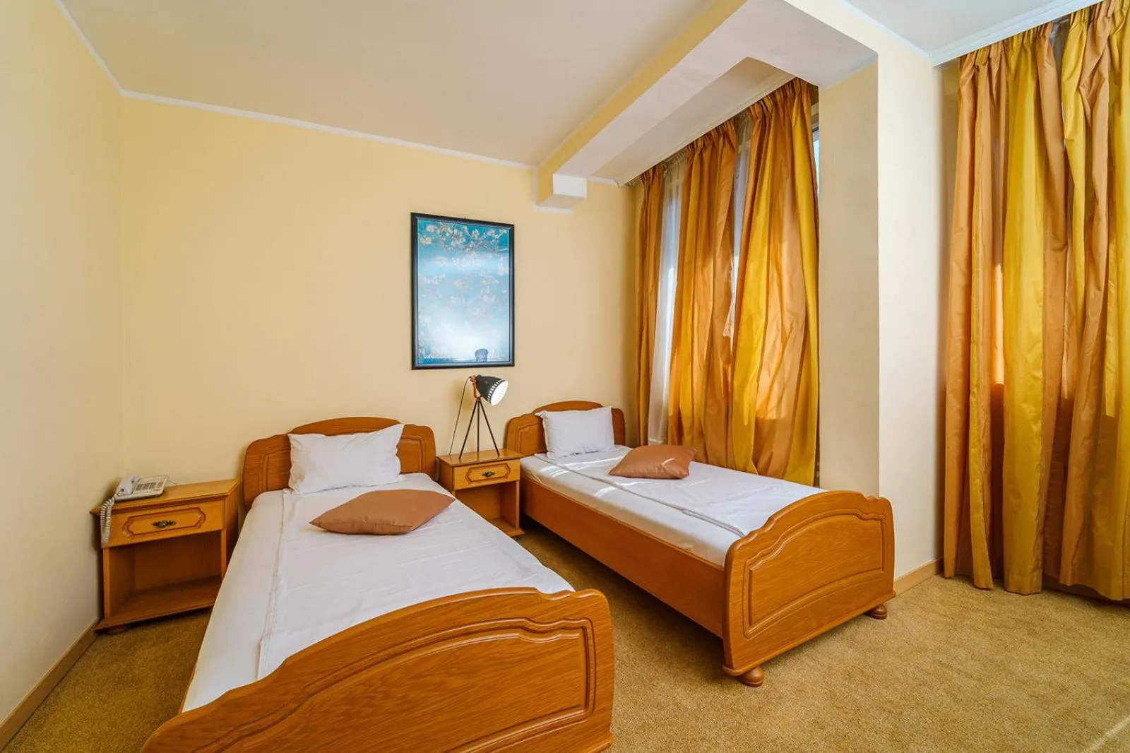 Photo of the whole room, Bed in Hotel Avion - Self check in