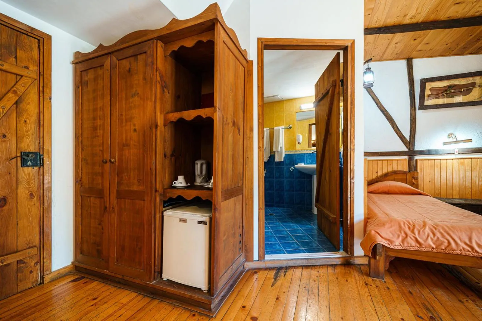 Toilet, Bed in Hotel Avion - Self check in