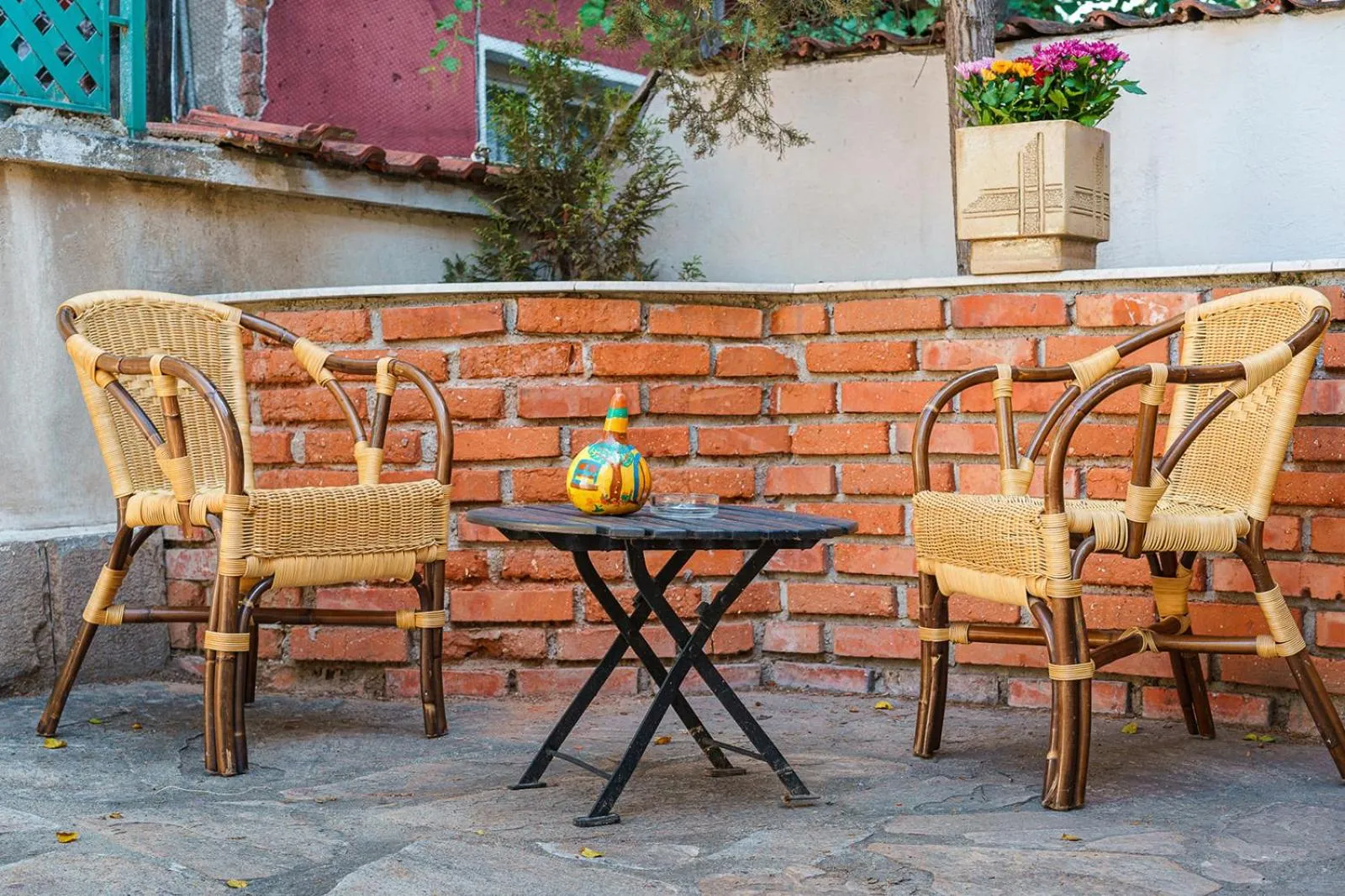 Patio in Hotel Avion - Self check in