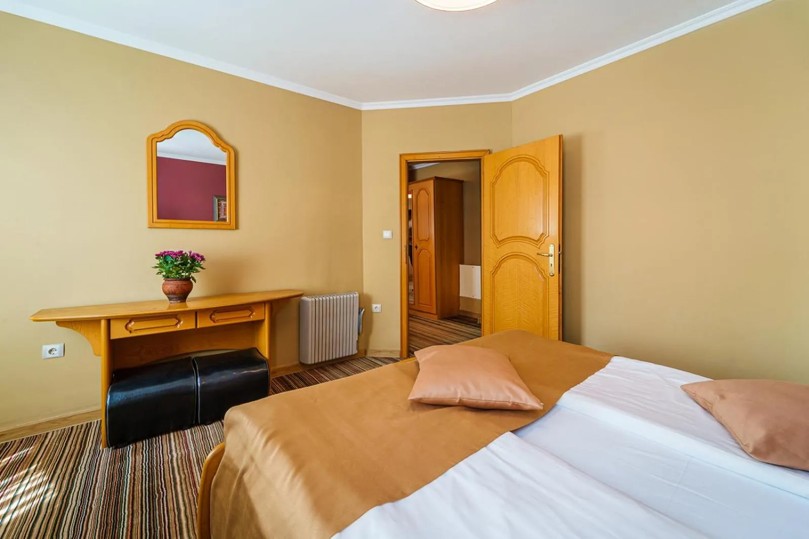 Bedroom, Bed in Hotel Avion - Self check in