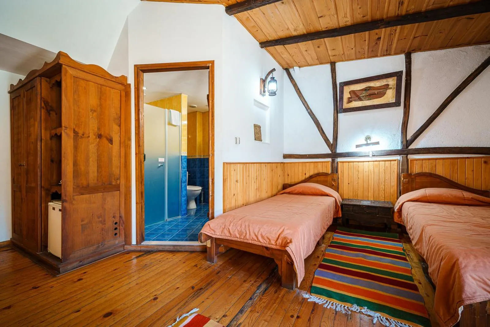 Shower, Bed in Hotel Avion - Self check in