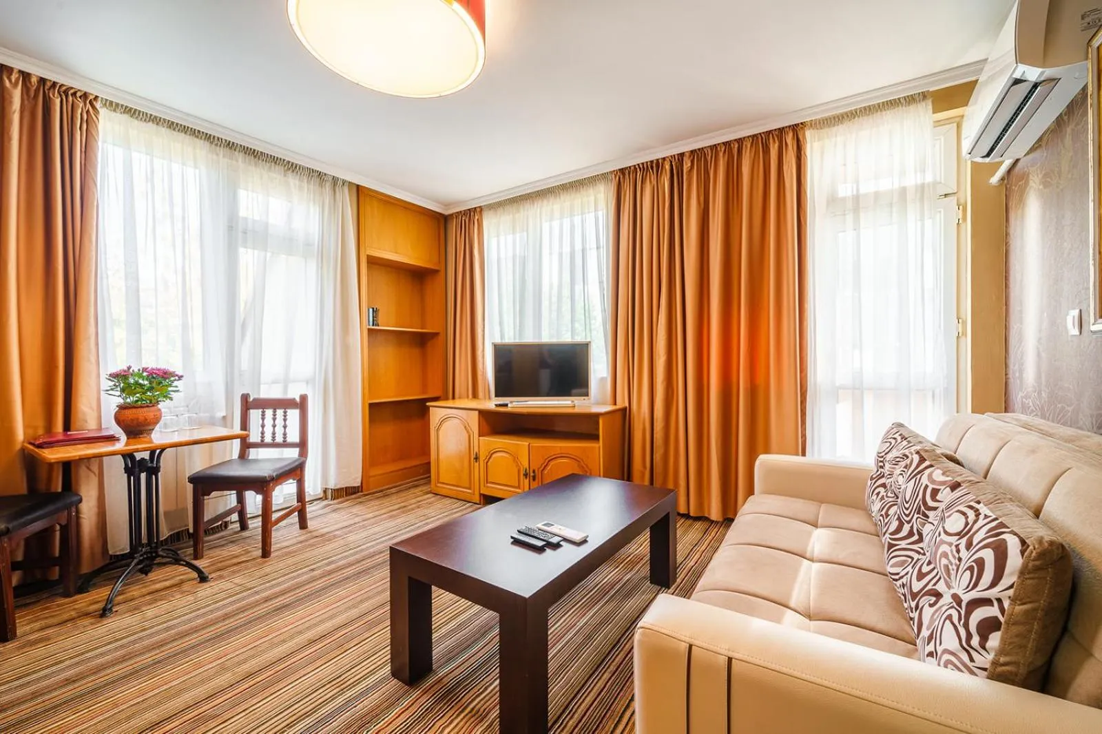 TV and multimedia in Hotel Avion - Self check in