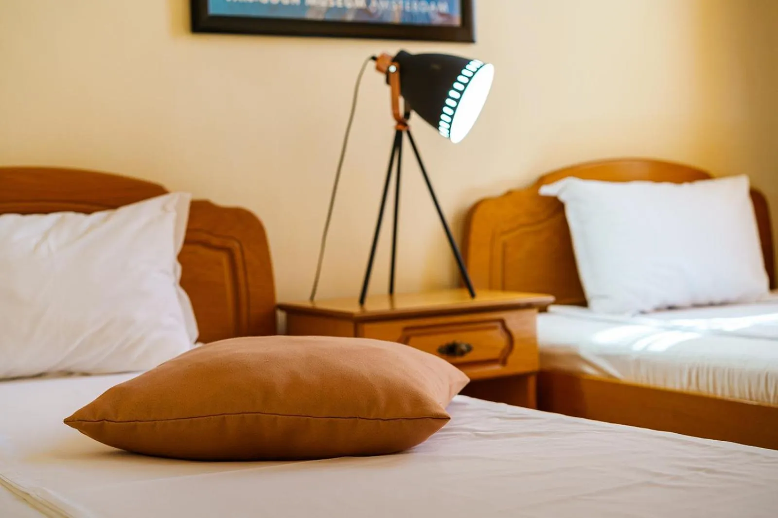 Photo of the whole room, Bed in Hotel Avion - Self check in