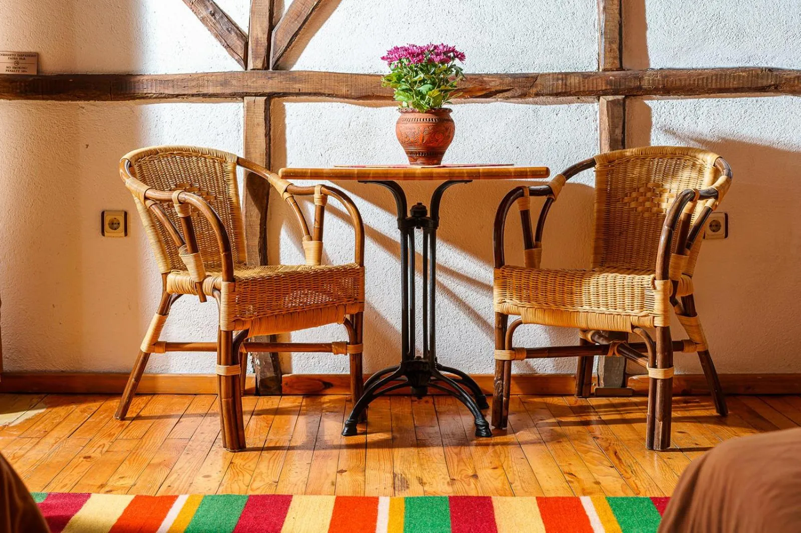 Seating area in Hotel Avion - Self check in