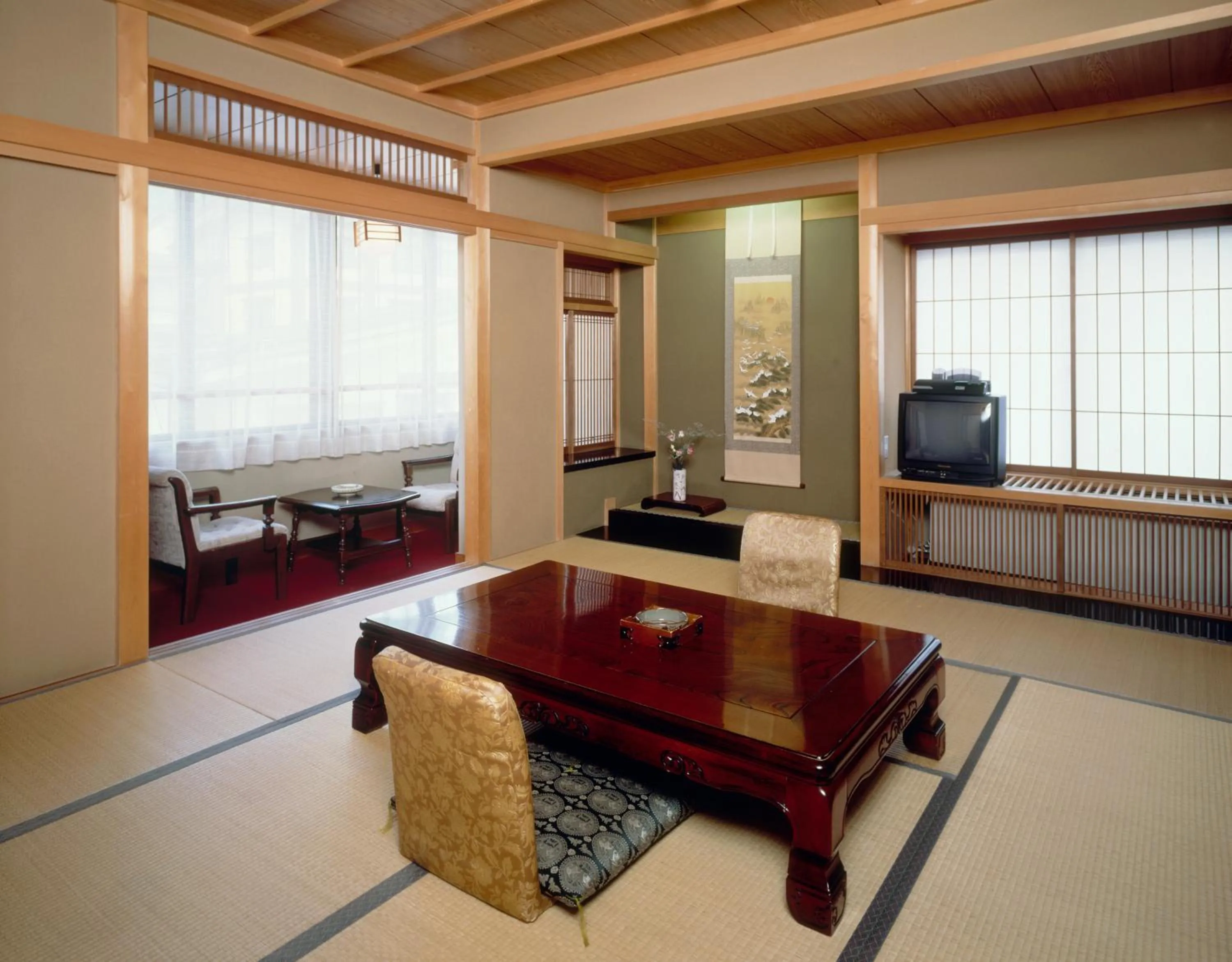Photo of the whole room in Hiratakan
