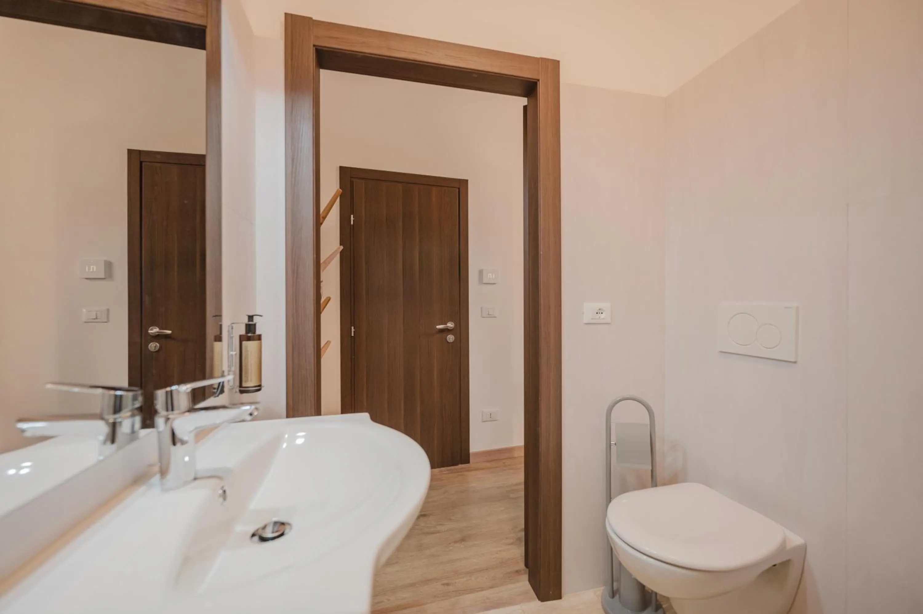 Bathroom in Rialto Suite 707