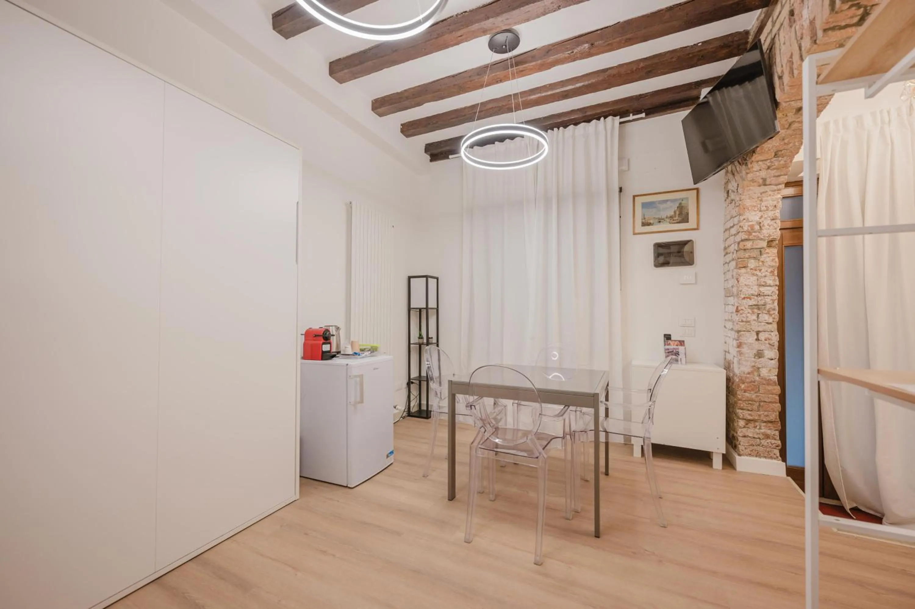 Bedroom in Rialto Suite 707