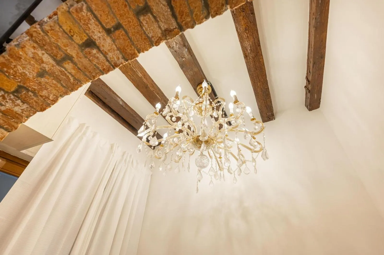 Bedroom in Rialto Suite 707