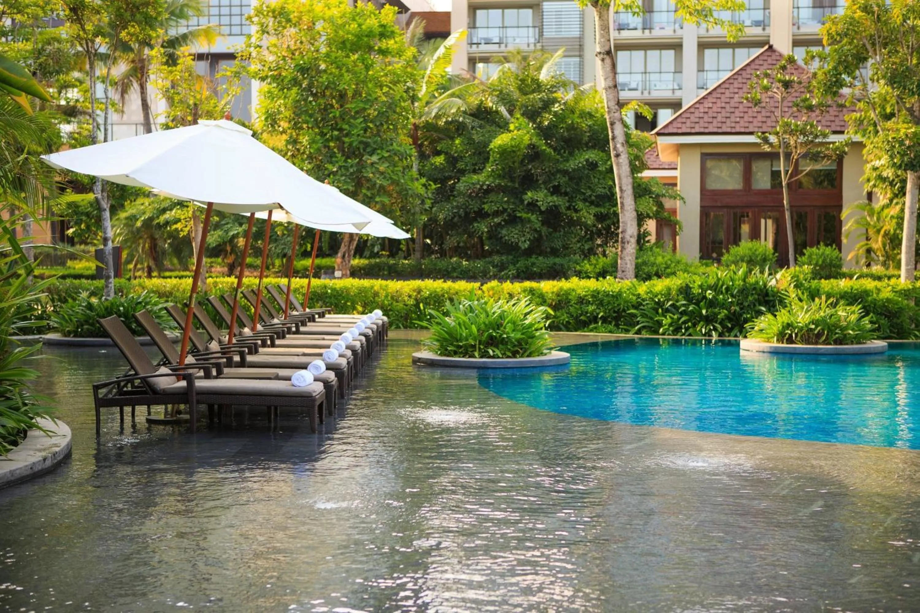 Swimming pool in Renaissance Sanya Haitang Bay Resort