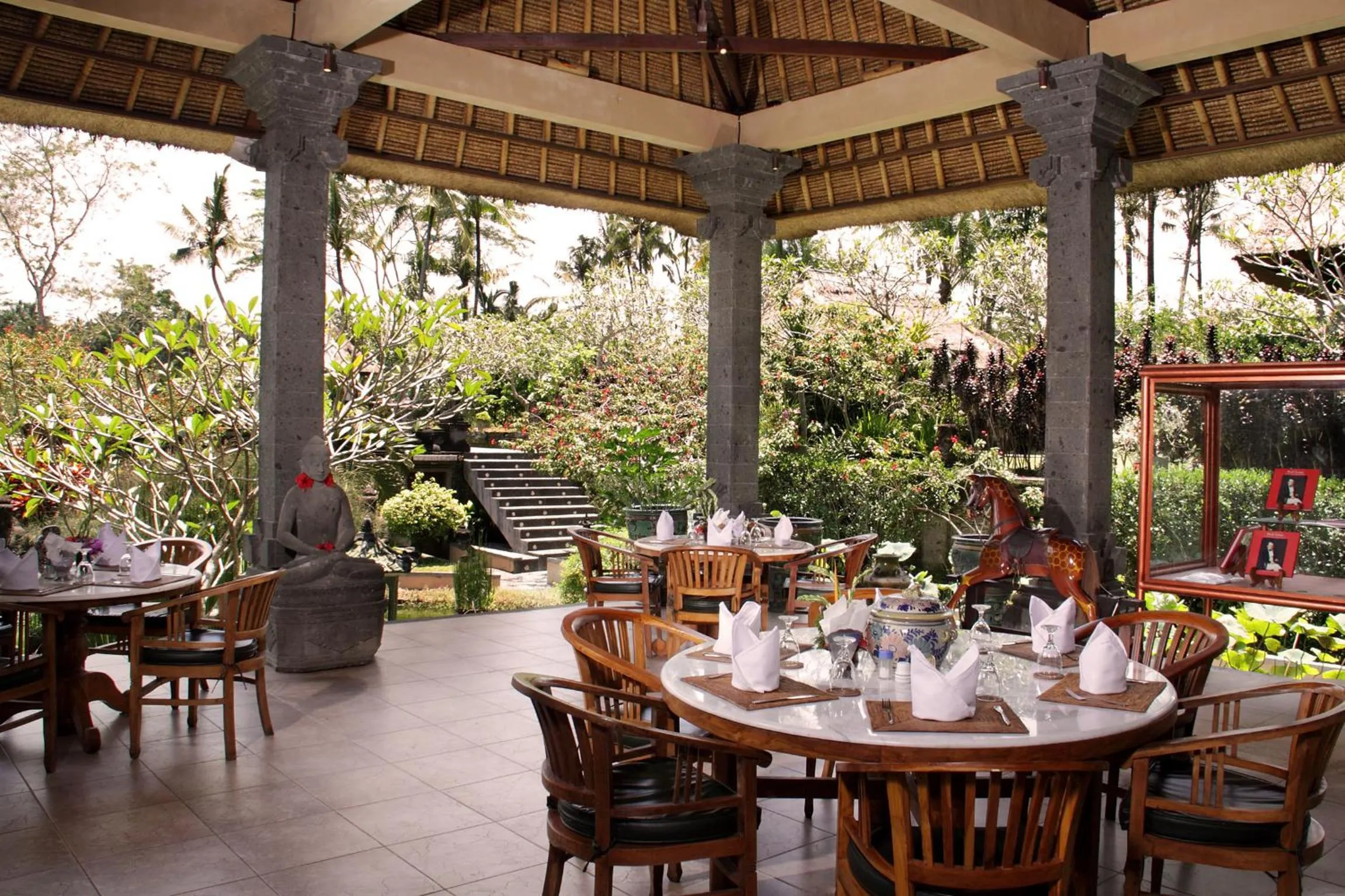 Restaurant/places to eat in Tanah Merah Art Resort by AGATA