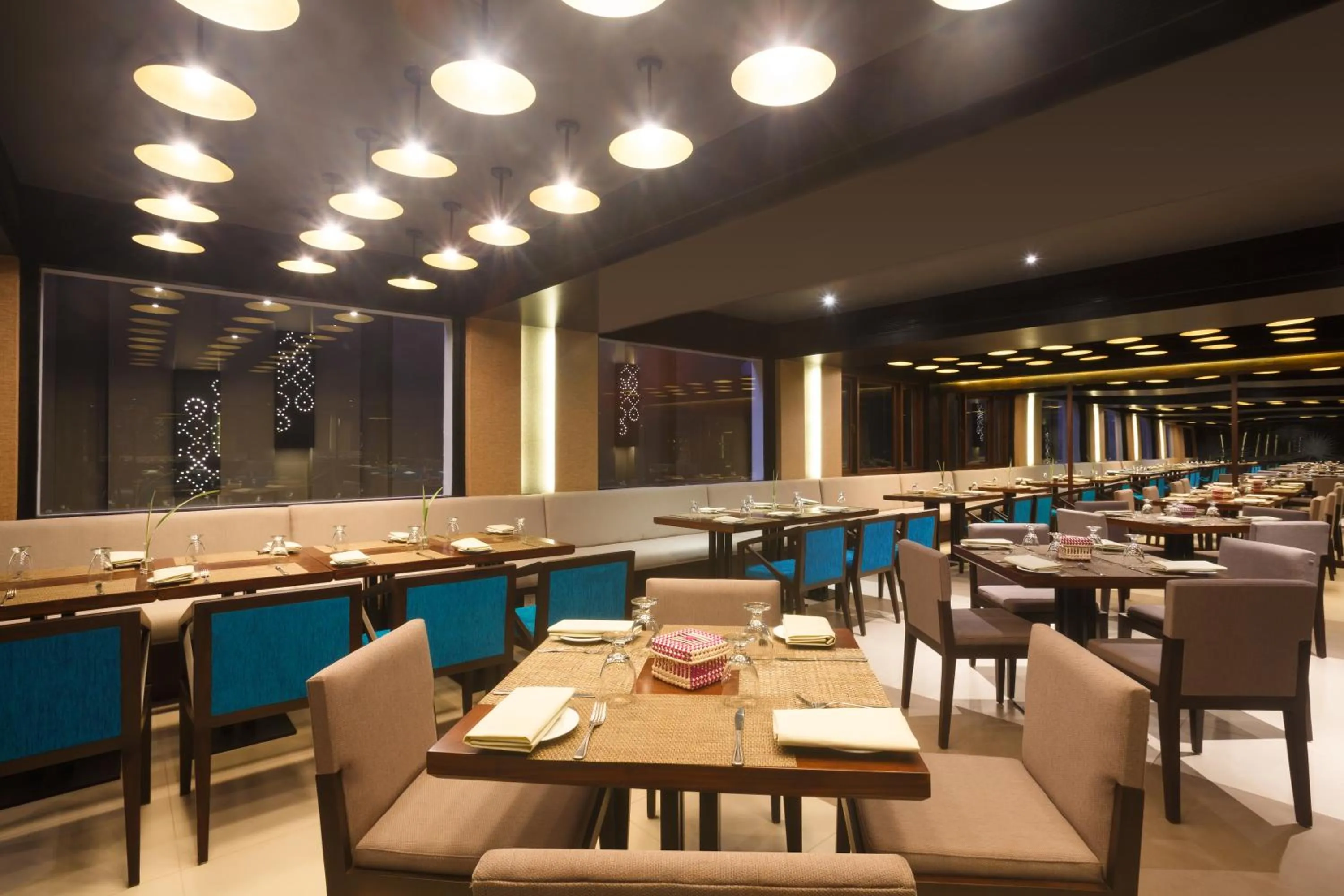 Restaurant/places to eat in Renuka City Hotel