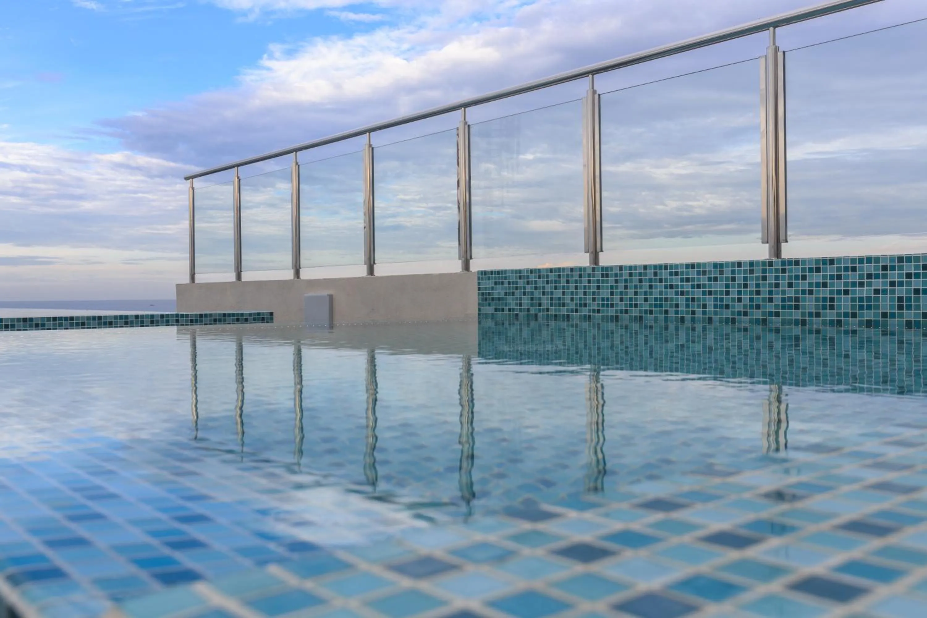 Restaurant/places to eat in Renuka City Hotel