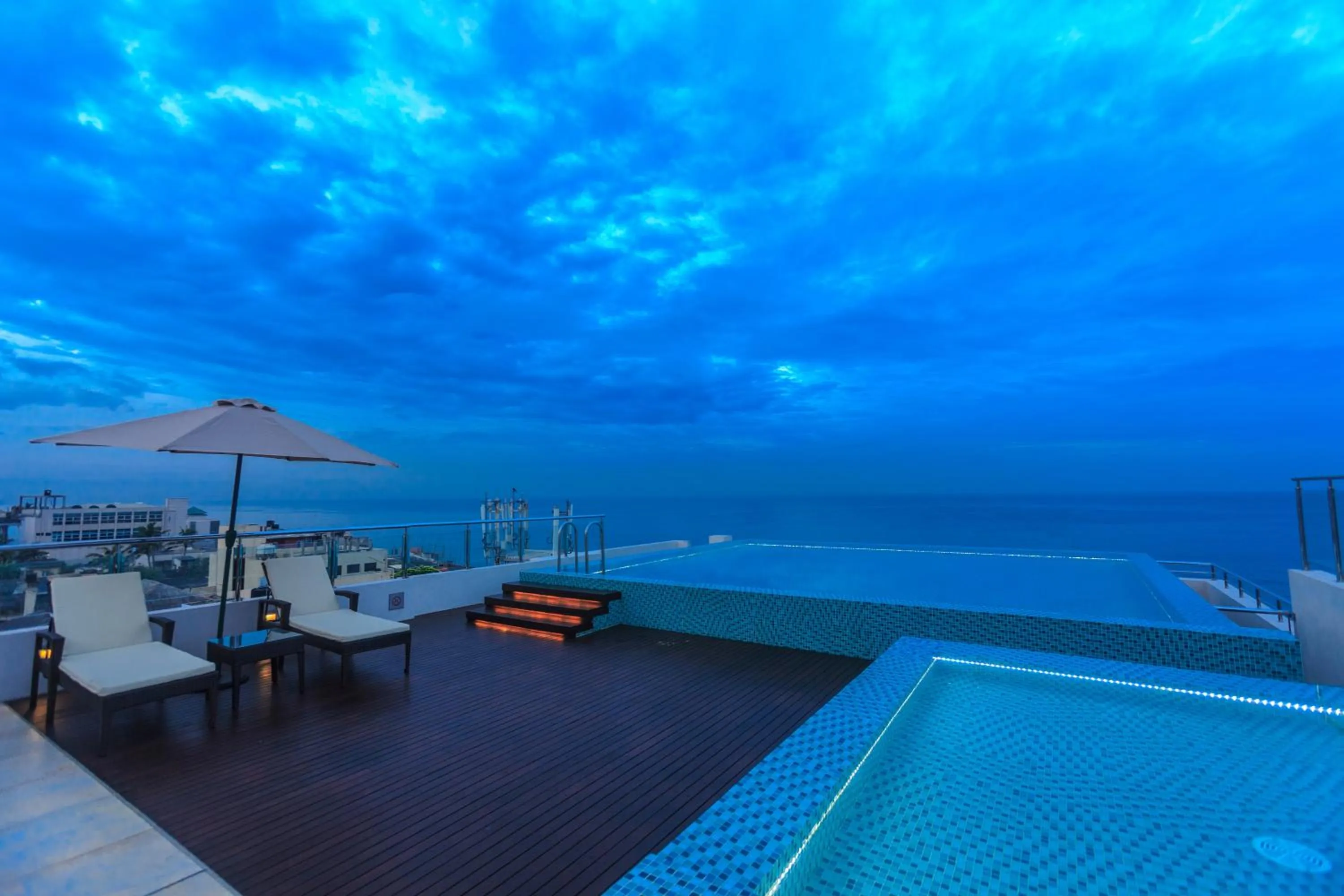 Restaurant/places to eat in Renuka City Hotel