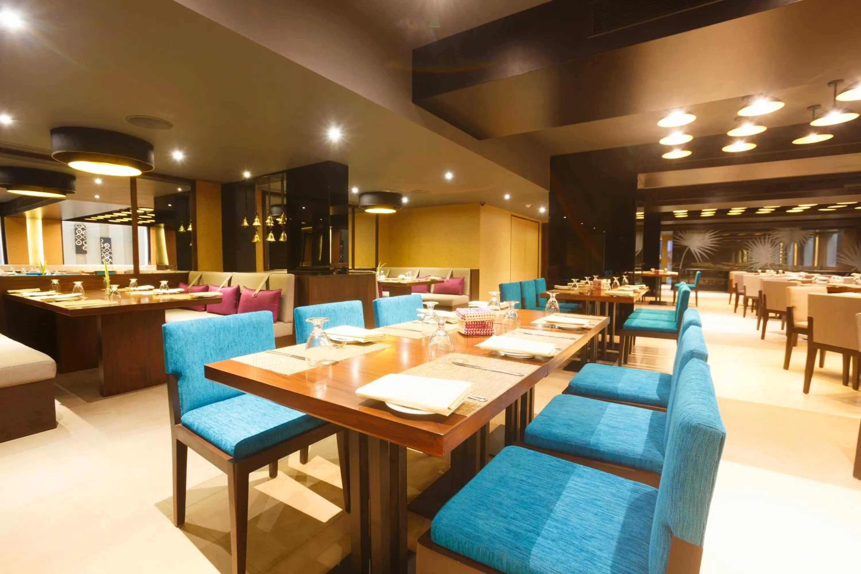 Restaurant/places to eat in Renuka City Hotel