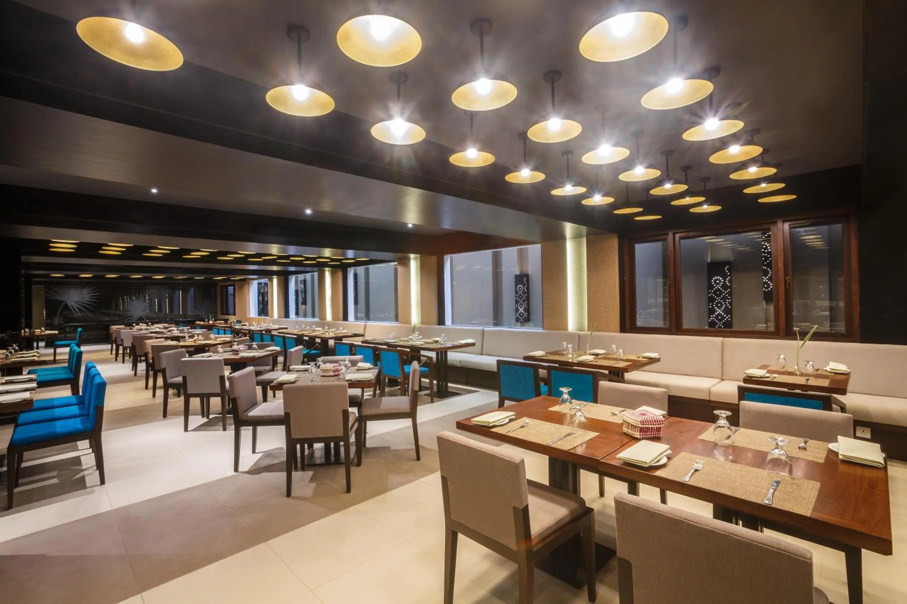 Restaurant/places to eat in Renuka City Hotel