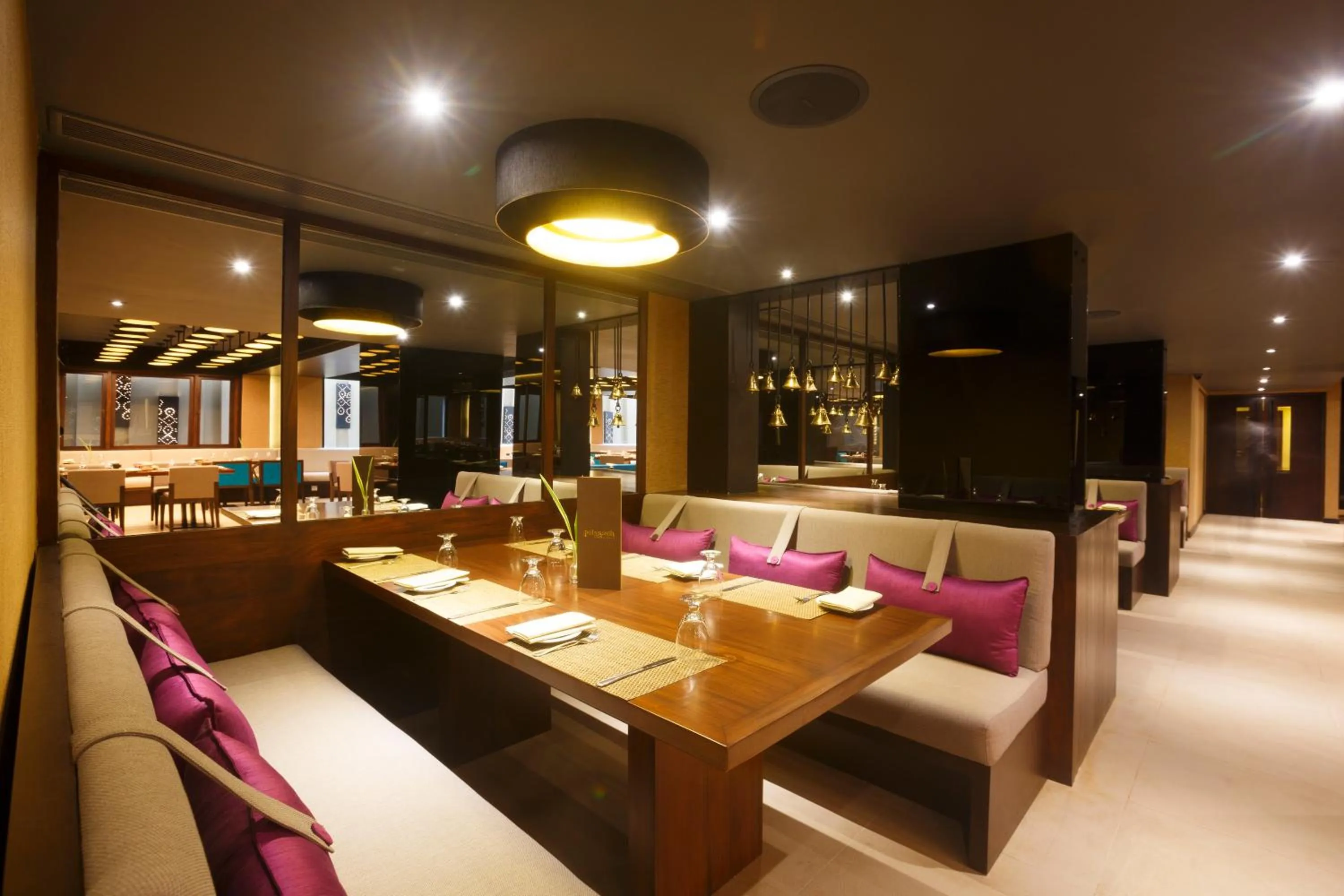 Restaurant/places to eat in Renuka City Hotel